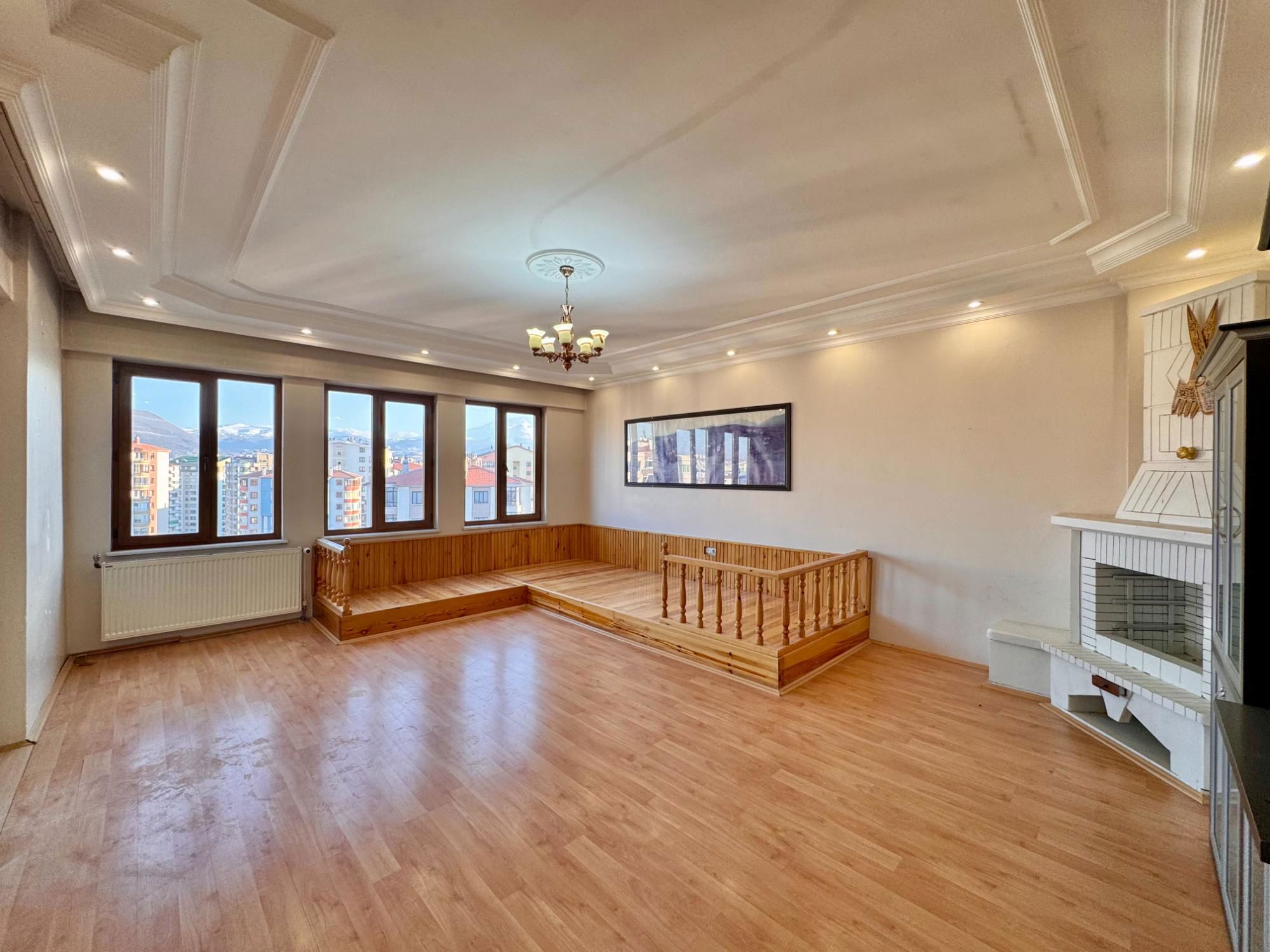 KÖŞK MAHALLESİ MERKEZİ KONUMLU MANZARALI GENİŞ 5+2 DUBLEX DAİRE