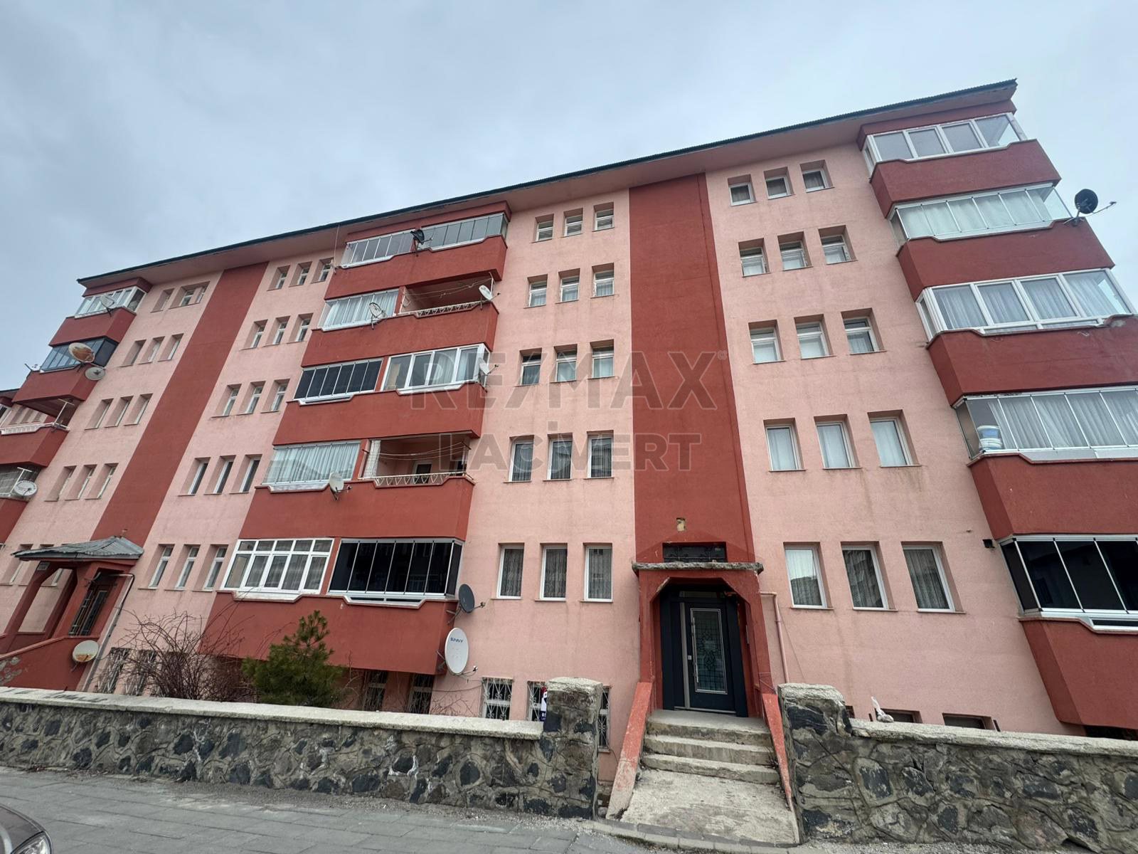 RE/MAX LACIVERT'TEN YILDIZKENT'TE SATILIK 3+1 DAIRE