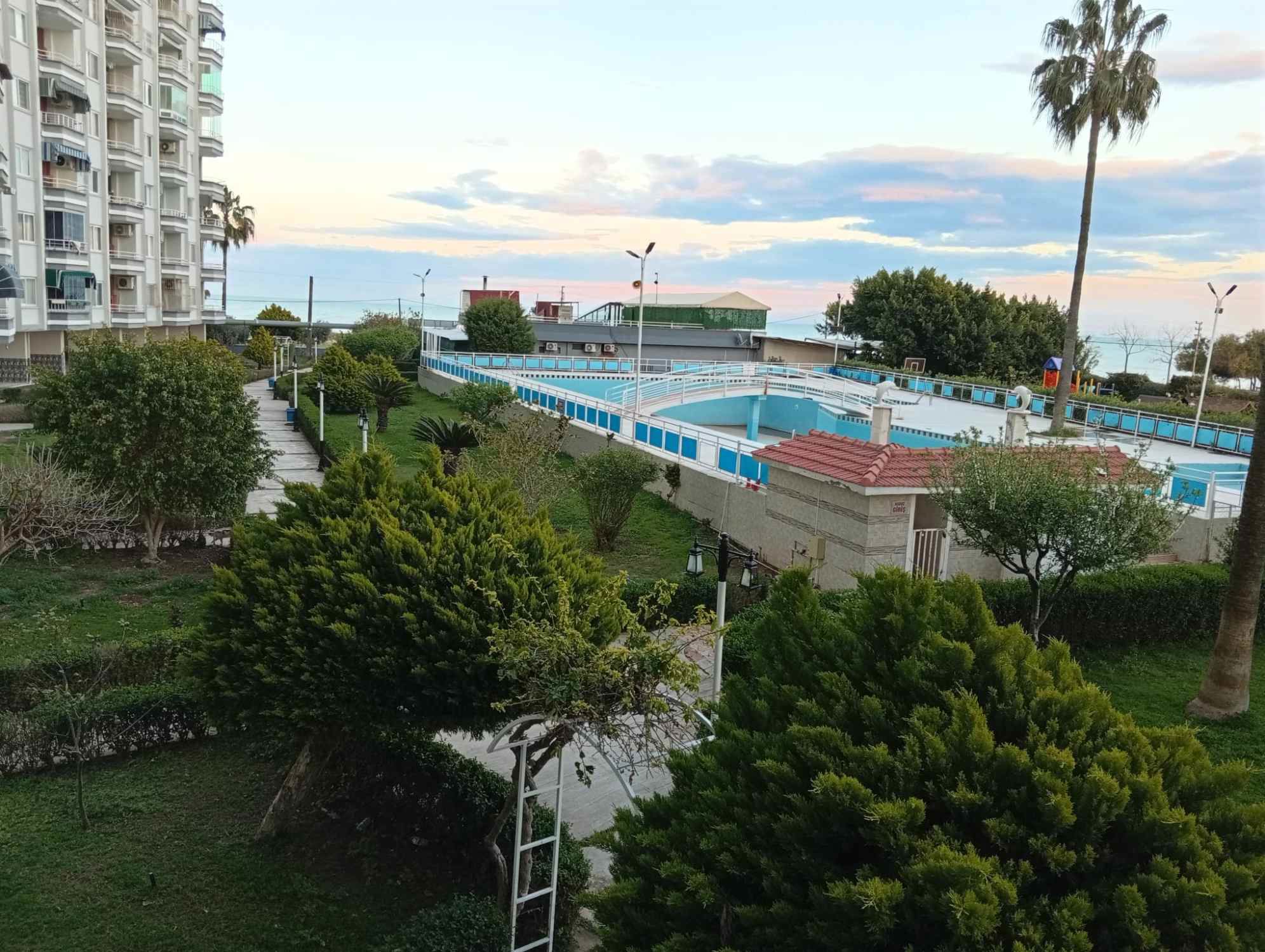 REMAX TOROS'TAN ÇEŞMELİ'DE ZORLULAR TATİL SİTESİ'NDE SATILIK 2+1