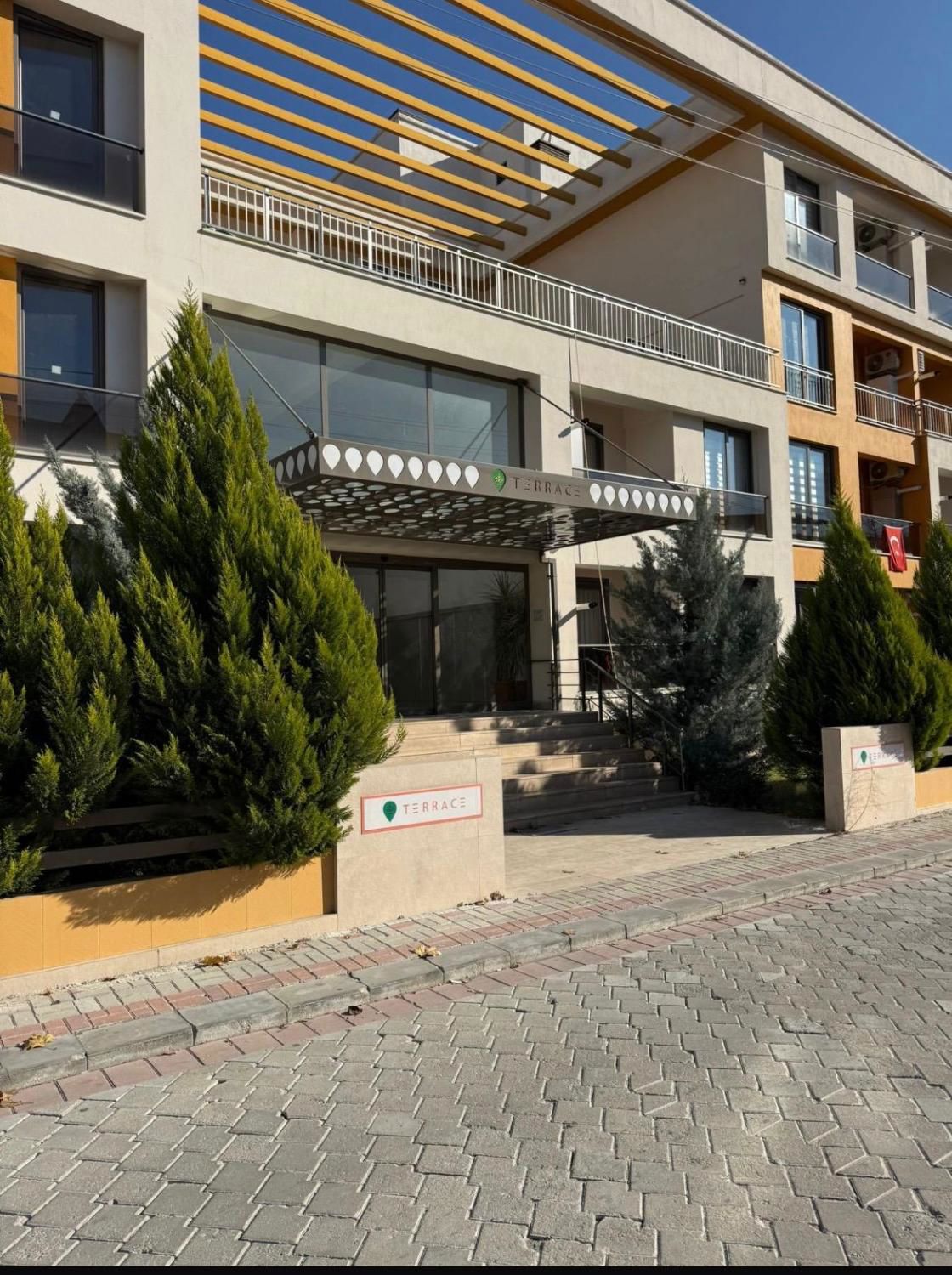 REMAX MODEL DEN ASMALIEVLER SİTE İÇERİSİNDE 2+1 EŞYALI KİRALIK DAİRE