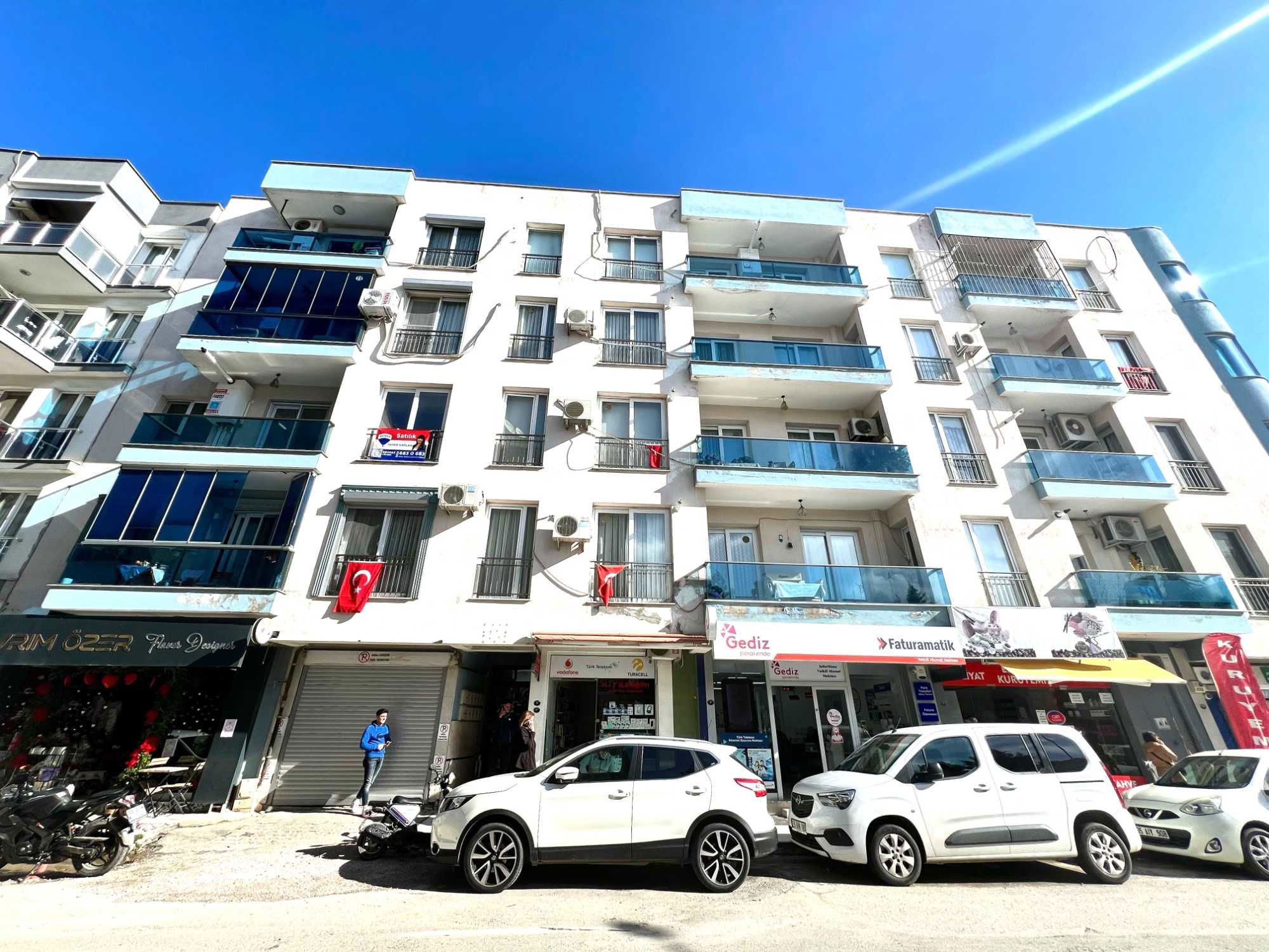 REMAX YELKEN'DEN  DOGAL GAZLI,ASANSÖRLÜ,OTOPARKLI,FERAH DAİRE