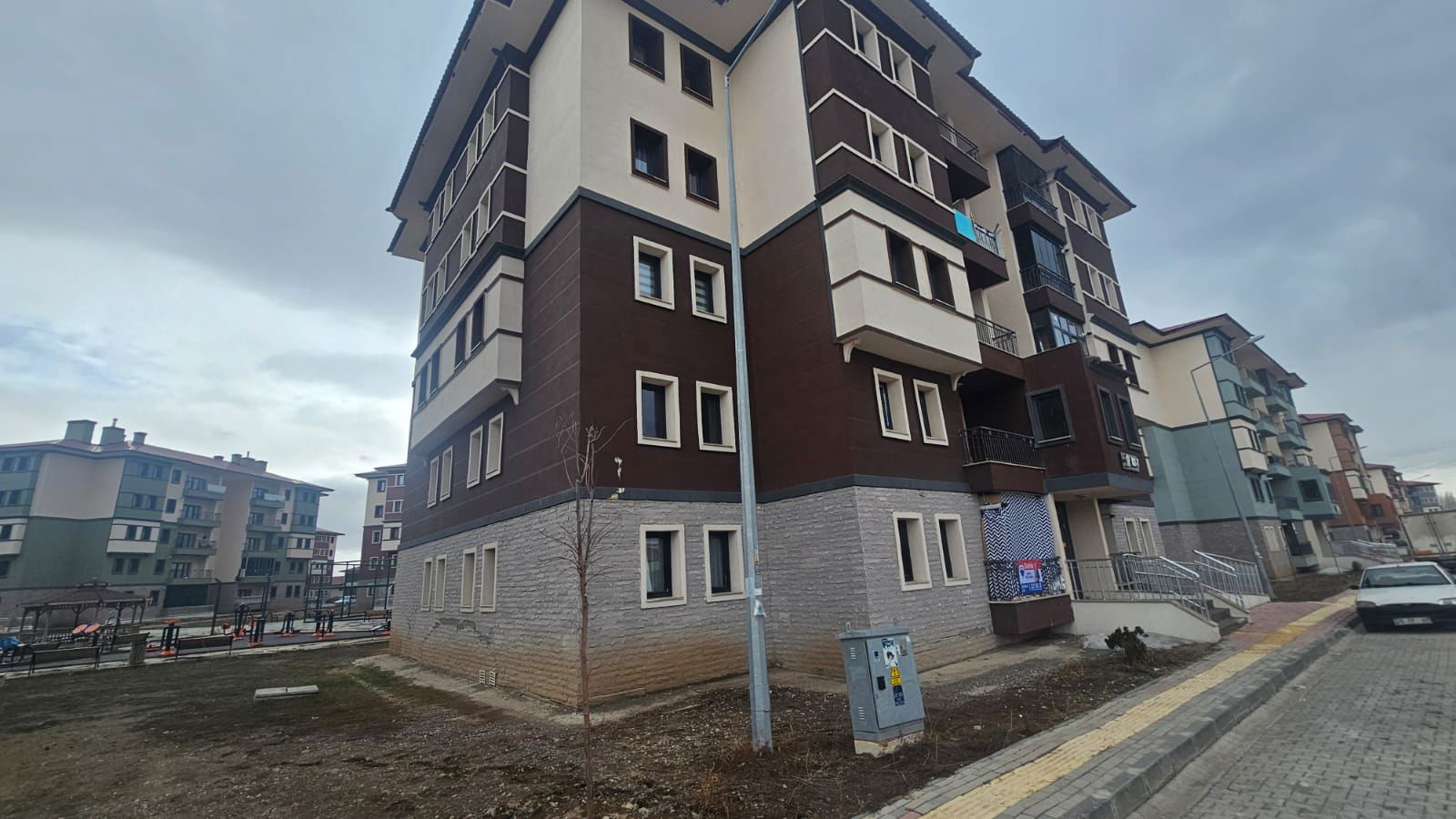 REMAX İLKE'DEN GEZKÖY TOKİ'DE 2+1 BORÇLU SATILIK DAİRE