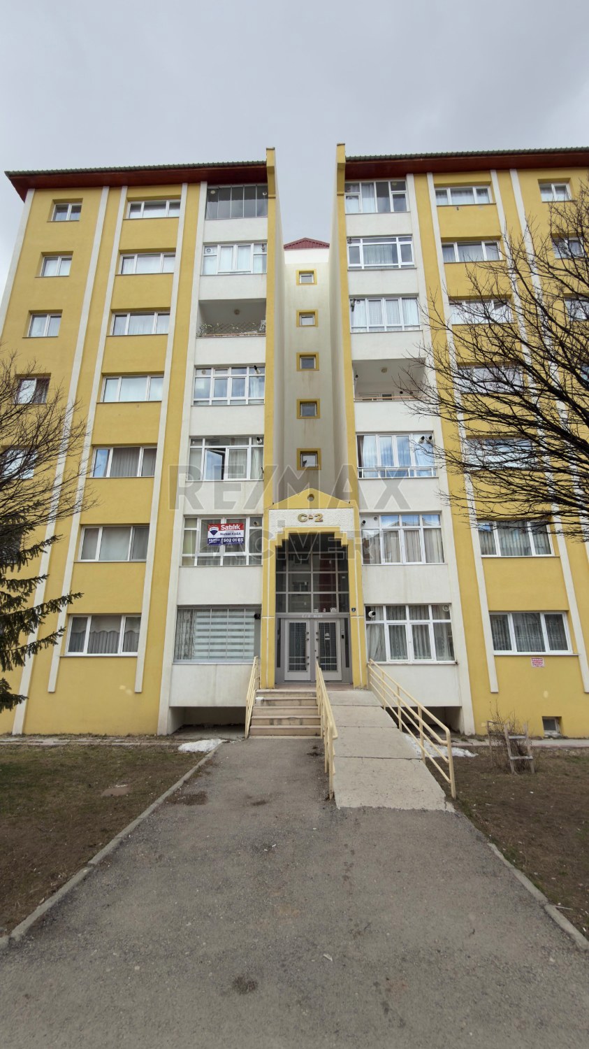RE/MAX LACİVERT'TEN ÇAT YOLU TOKİ'DE SATILIK 3+1 ARAKAT DAİRE