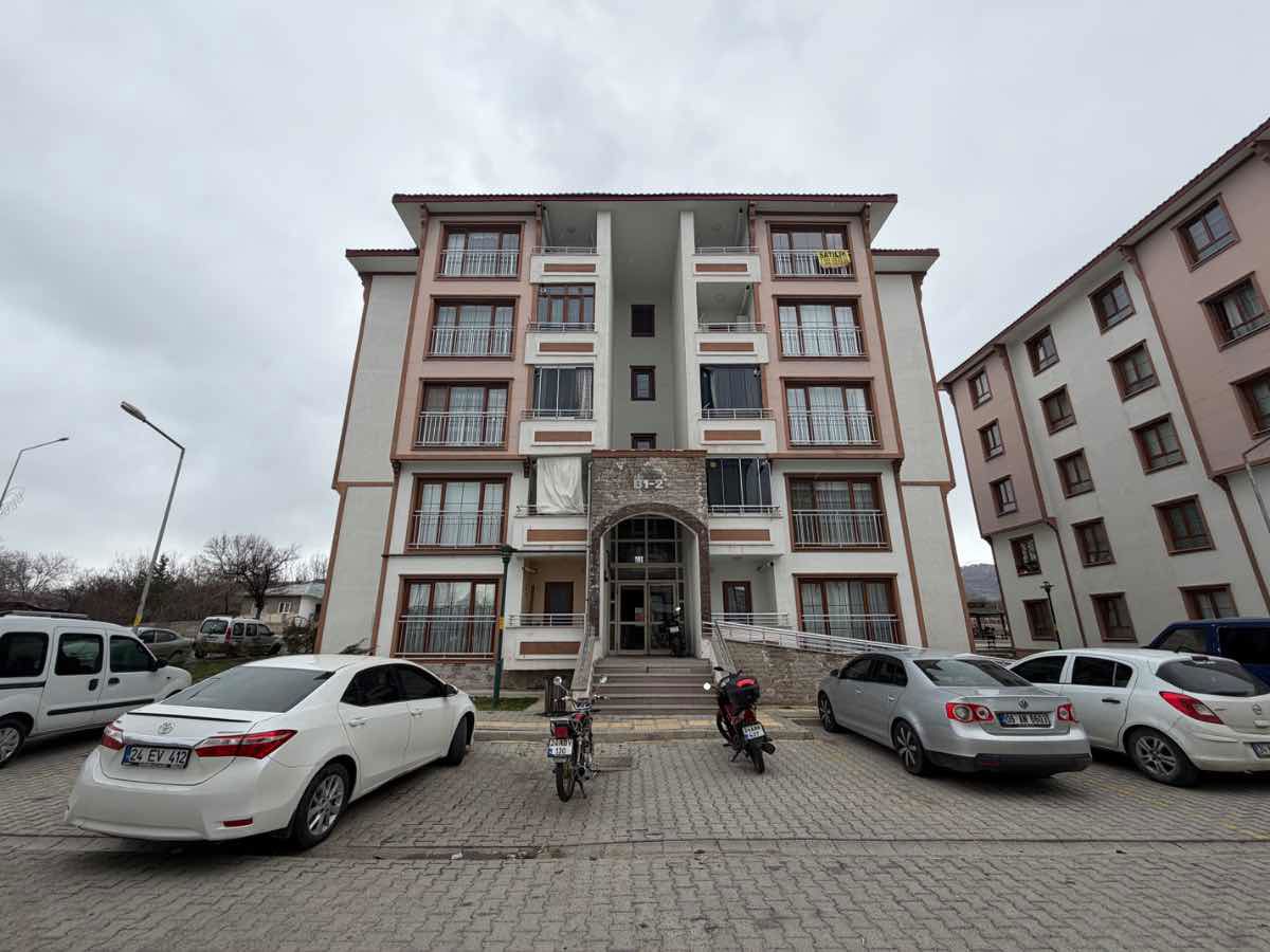 REMAX DEM'DEN KAVAKYOLU 4. ETAP ARA KAT BORÇSUZ SATILIK DAİRE