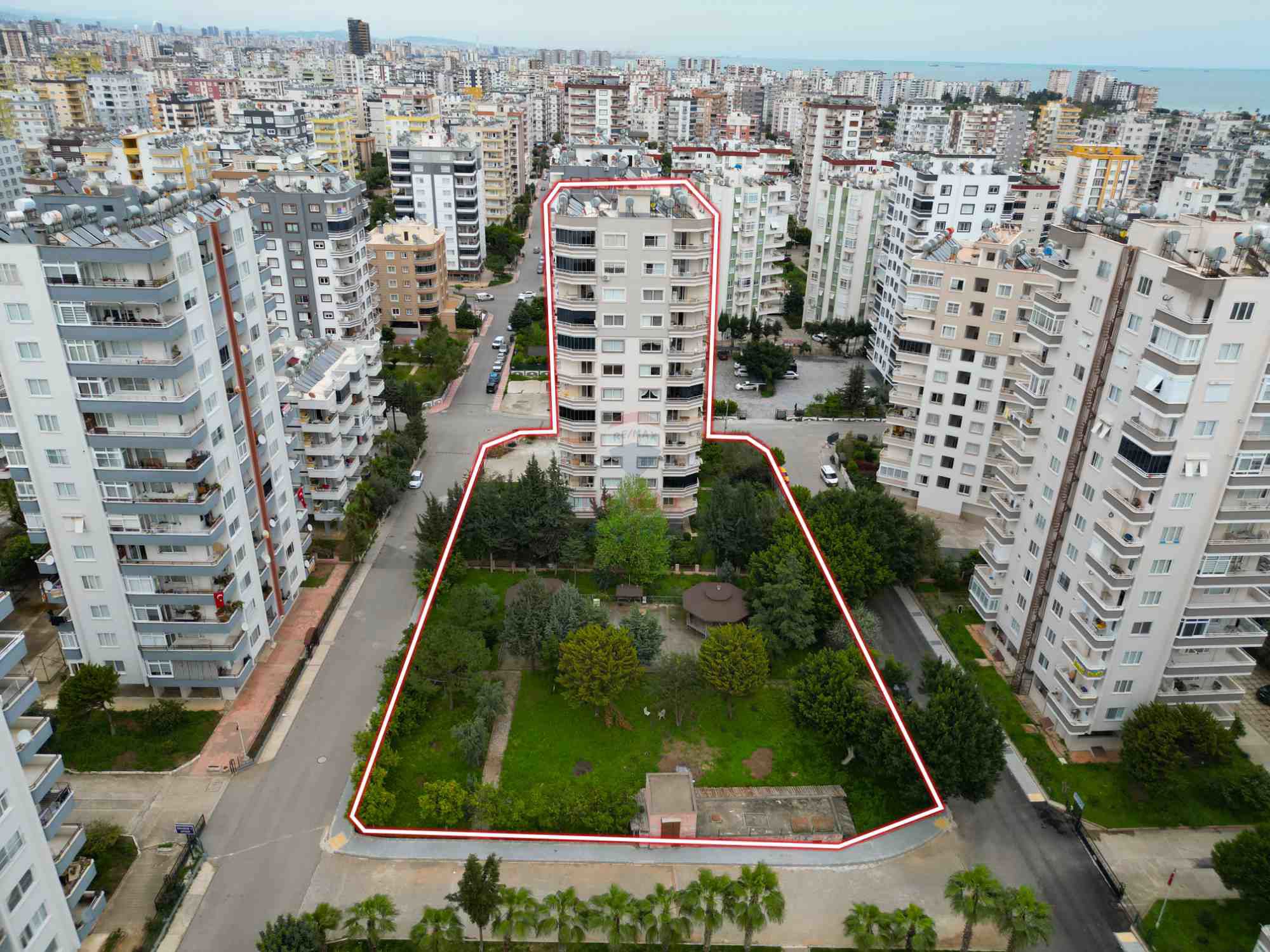 RE/MAX AURA'DAN MEZİTLİ MENDERES MAH. SATILIK 3+1DAİRE