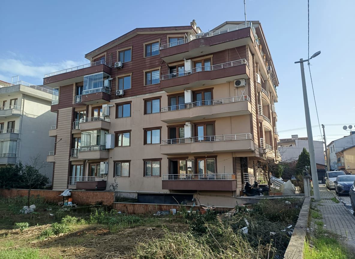 İSMETPAŞA MAHALLESINDE GENIŞ 5+1 DUBLEKS KÖŞE DAIRE