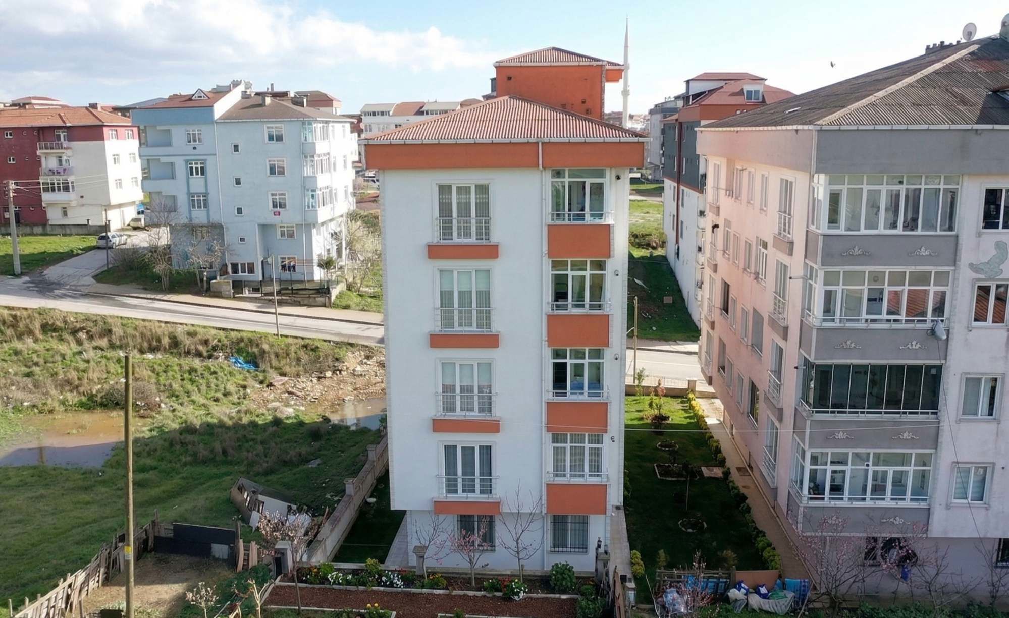 RE/MAX LAND'DEN 2+1 FIRSAT DAİRE ACİL!