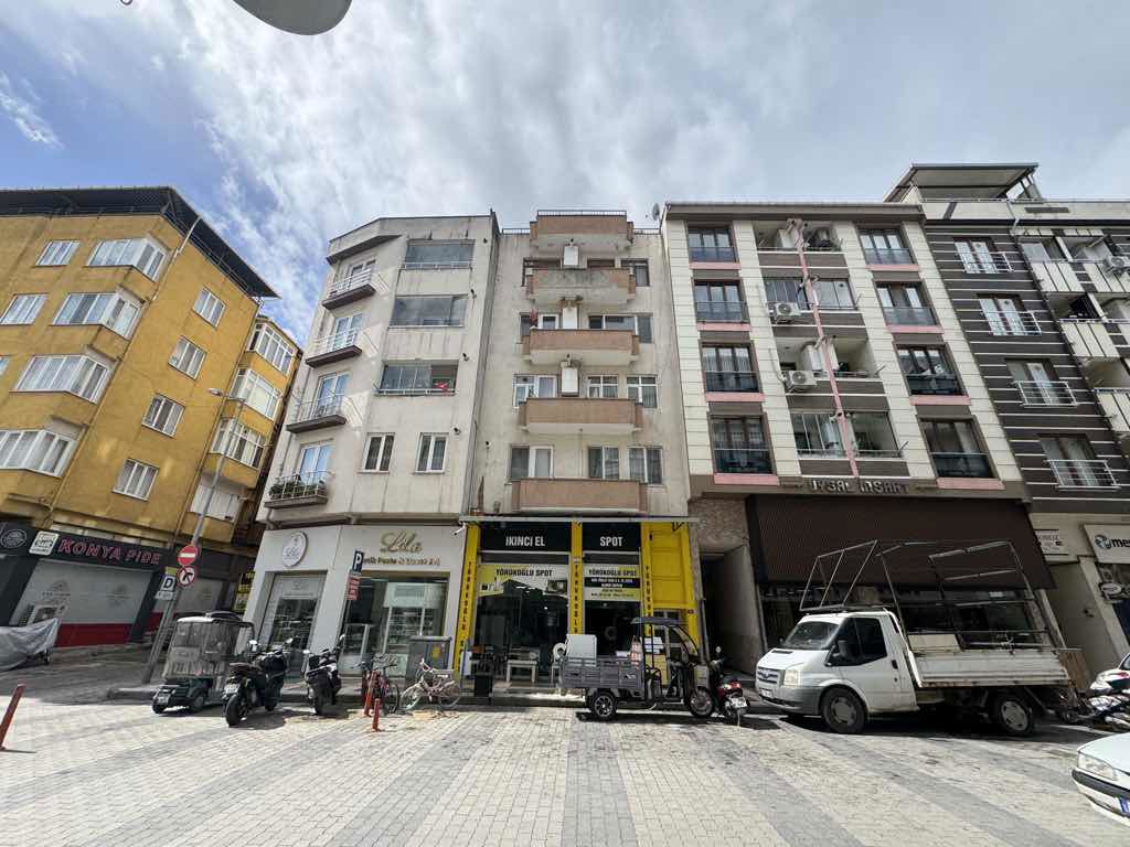 İSTİKLAL CADDESİNDE SATILIK 2+1 DAİRE