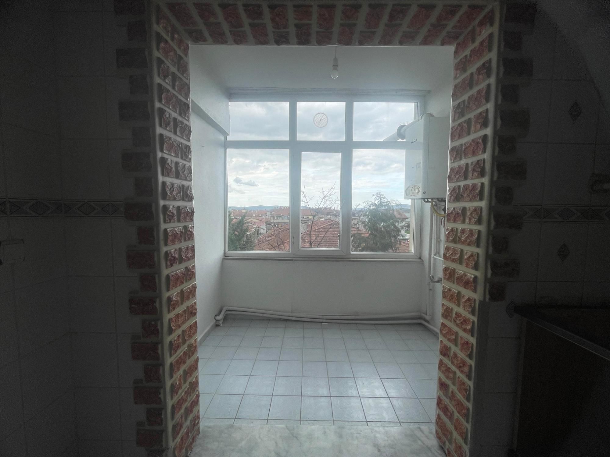 REMAX MAVİ MERT CAN DOĞANAY'DAN ADAPAZARI'NDA KİRALIK 3+1 DAİRE
