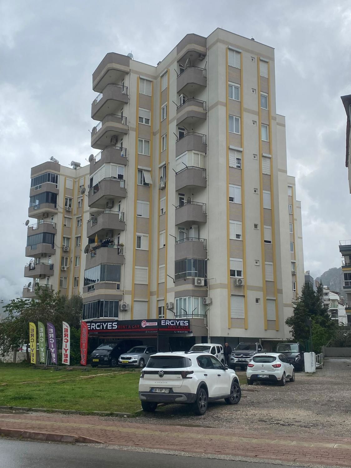HURMA'DA SİTE İÇERİSİNDE 3+1 EŞYASIZ KİRALIK DAİRE