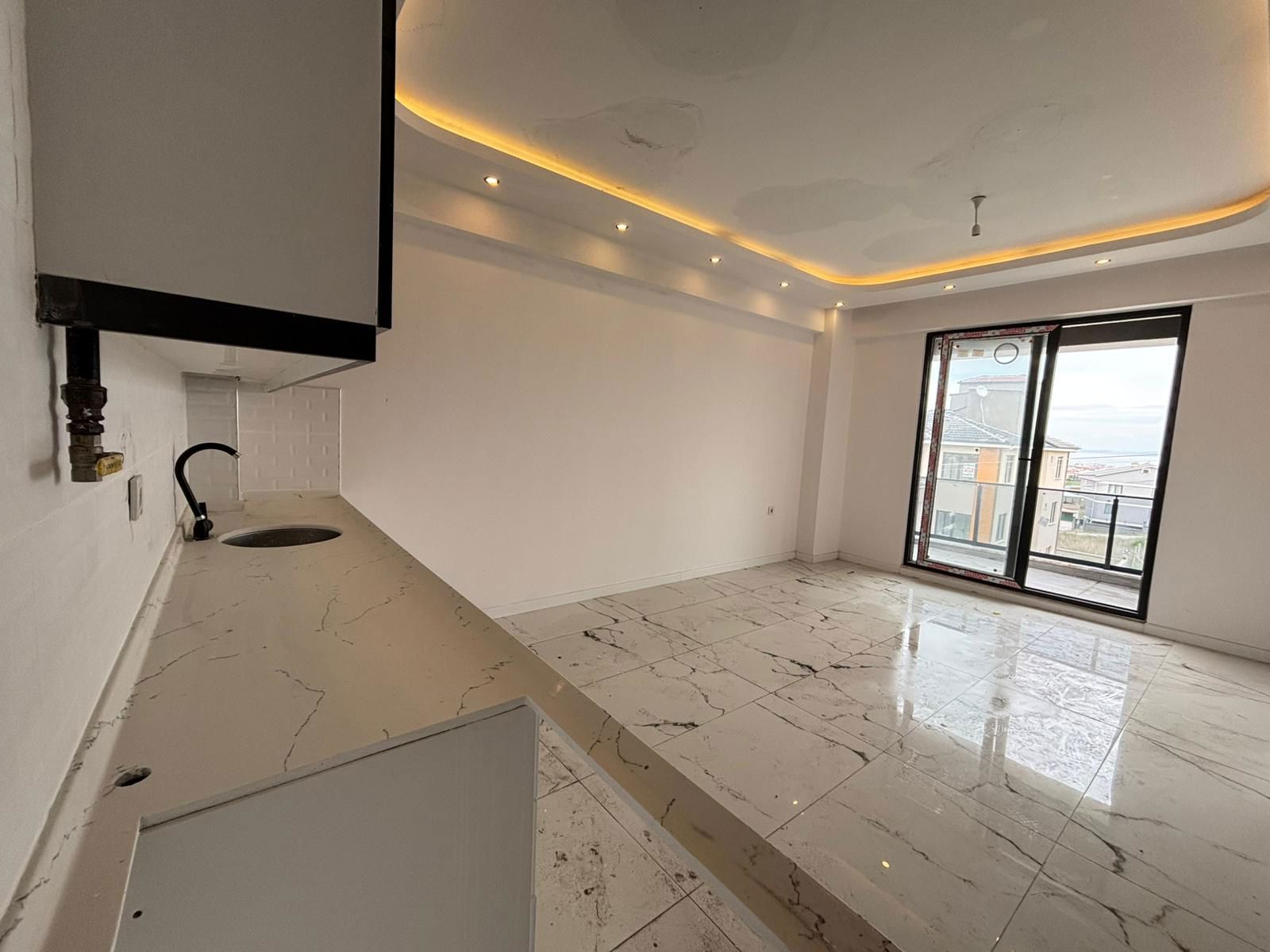 REMAX ŞEHİR 2'DEN BAĞLARBAŞIN'DA KİRALIK SIFIR 1+1 DAİRE