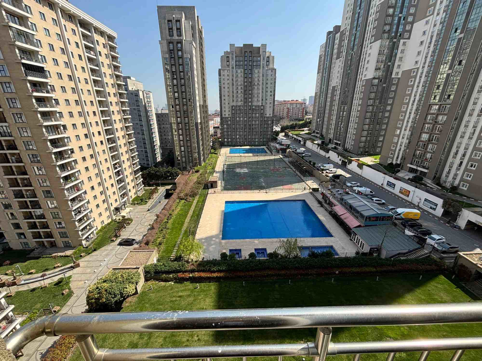İNNOVİA 2 DE ALÇAK KAT FULL HAVUZ CEPHE SATILIK 1+1 DAİRE