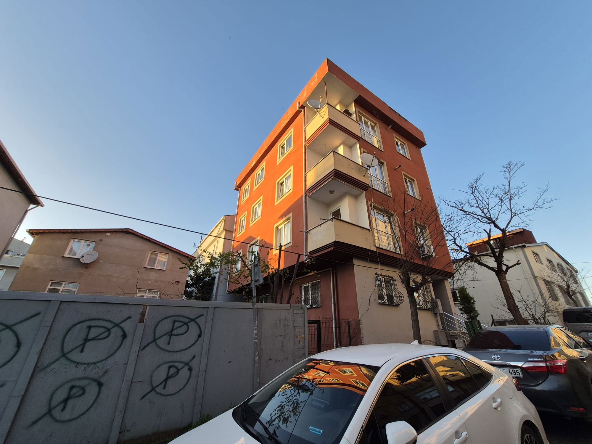 TUZLA ORTAMAHALLEDE SATILIK 3+1 DAİRE