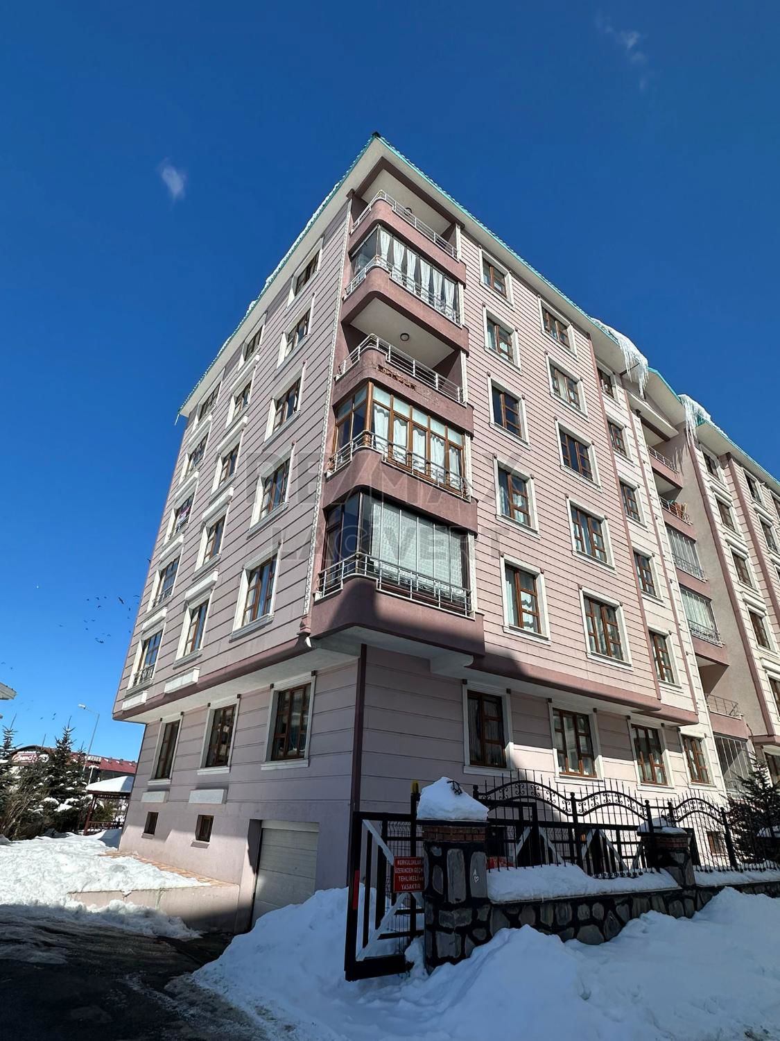 RE/MAX LACIVERT'TEN ŞEHIR HASTANESI KARŞISINDA KİRALIK 4+1 DAIRE