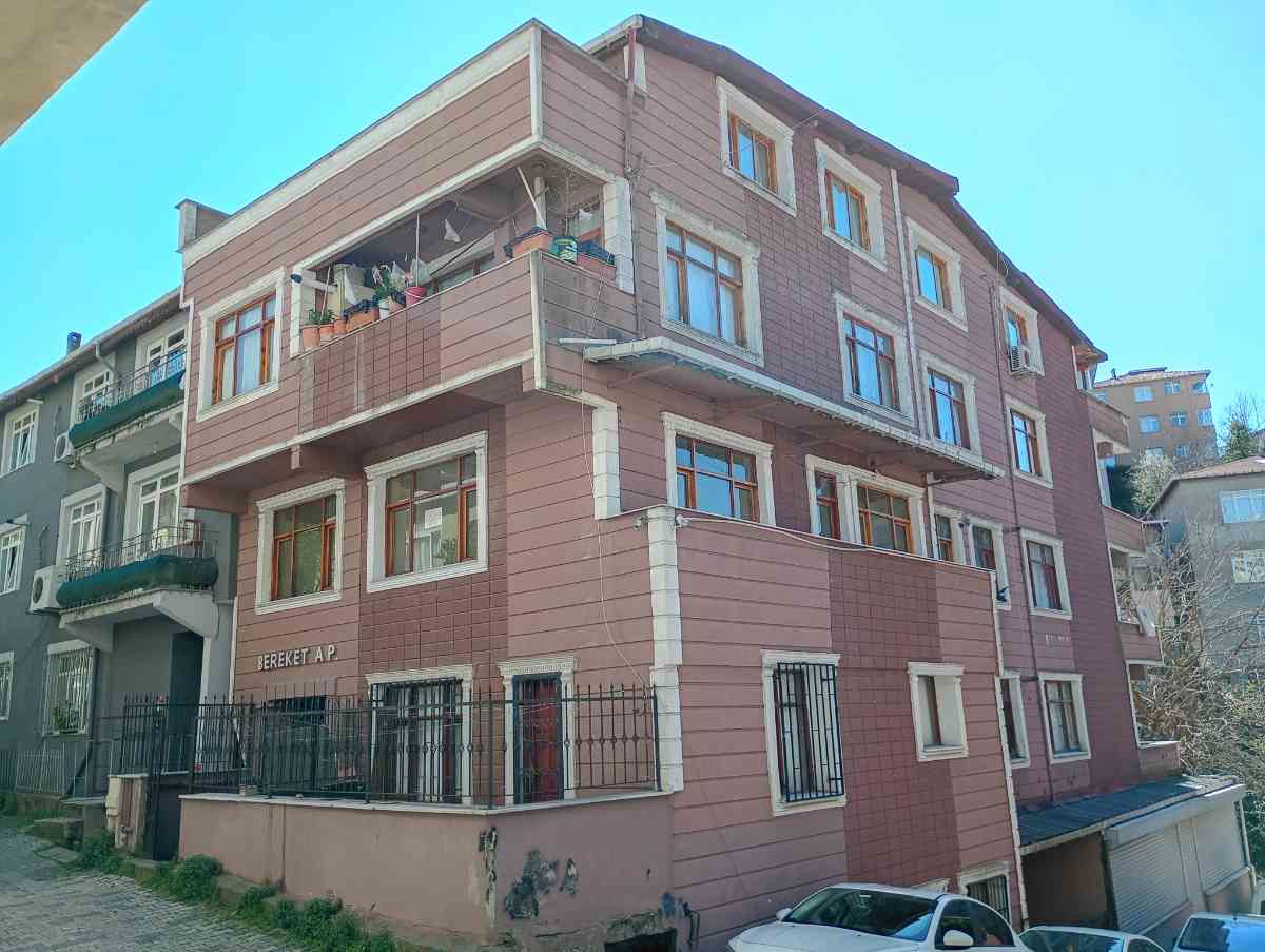 REMAX MASADAN ÜSKÜDAR BEYLERBEYİ KÜPLÜCEDE FERAH 2+1 KİRALIK
