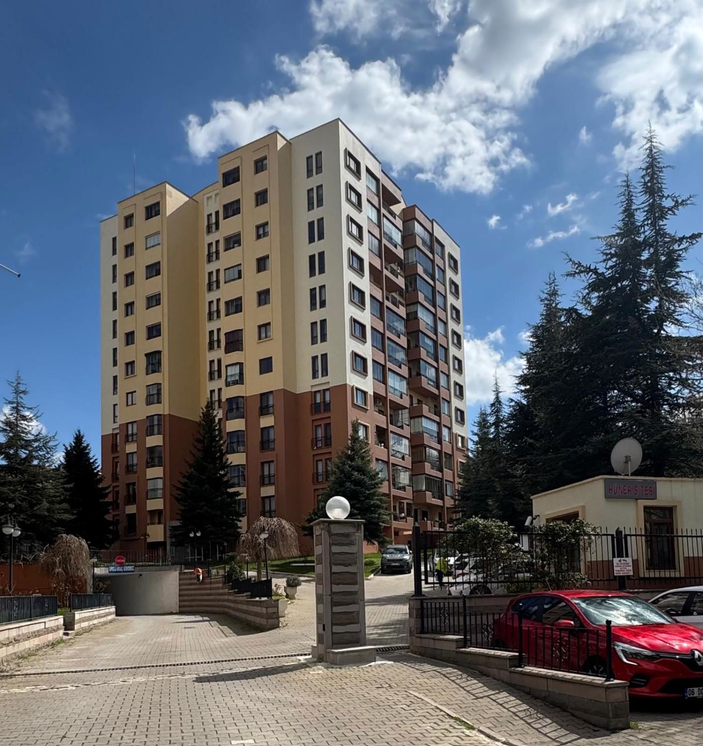 ÇIĞDEM MAHALLESI HÜNER SİTESİNDE GENİŞ VE KONFORLU 4+1 DAİRE