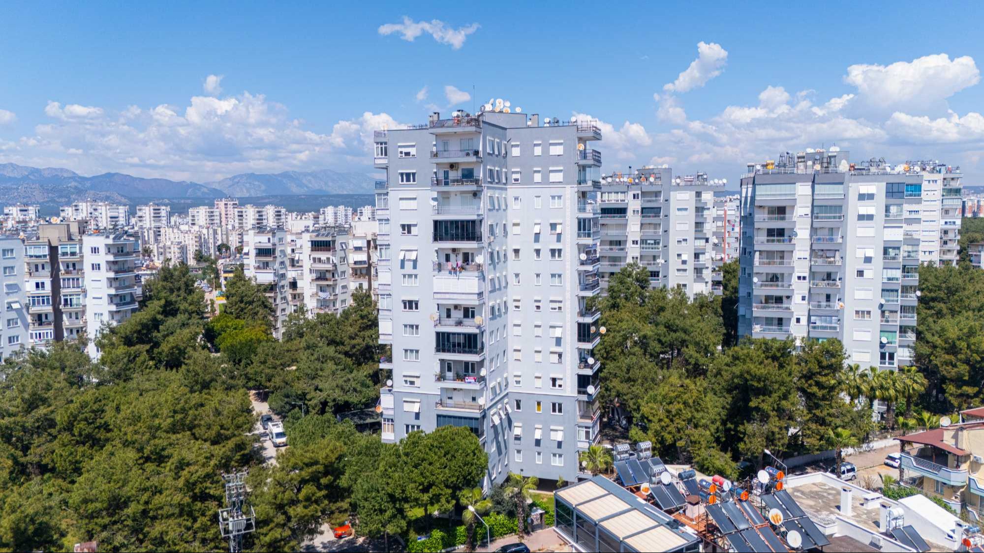 ALTINKUM'DA DOĞA MANZARALI SİTE İÇERİSİNDE 3+1 ARAKAT SATILIK DAİRE.