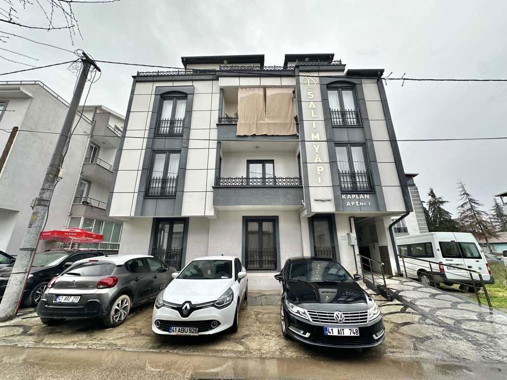 KARTEPENİN EN ÇOK TERCİH EDİLEN BÖLGESİNDE   KULLANIŞLI GENİŞ 1+1 SATILIK DAİRE
