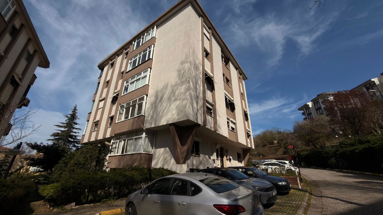 ZEKERİYAKÖY EMLAK KONUT EVLERİ'NDE SATILIK 1+1 DAİRE