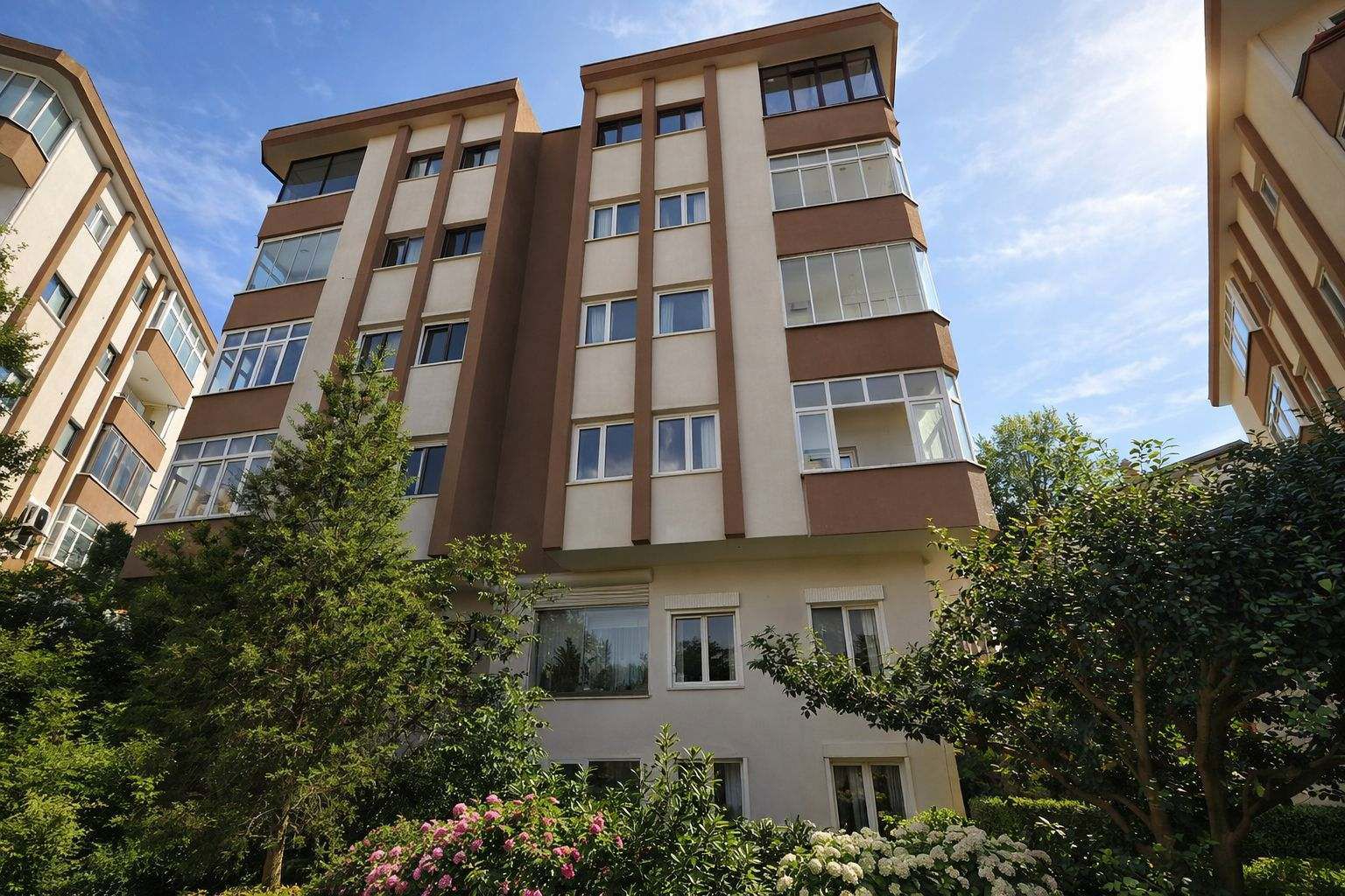 ZEKERİYAKÖY EMLAK KONUT EVLERİ'NDE SATILIK 1+1 DAİRE