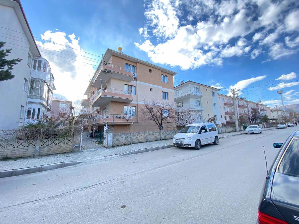 REMAX DEM'DEN ARSLANLI MAHALLESINDE EŞYALI DAİRE