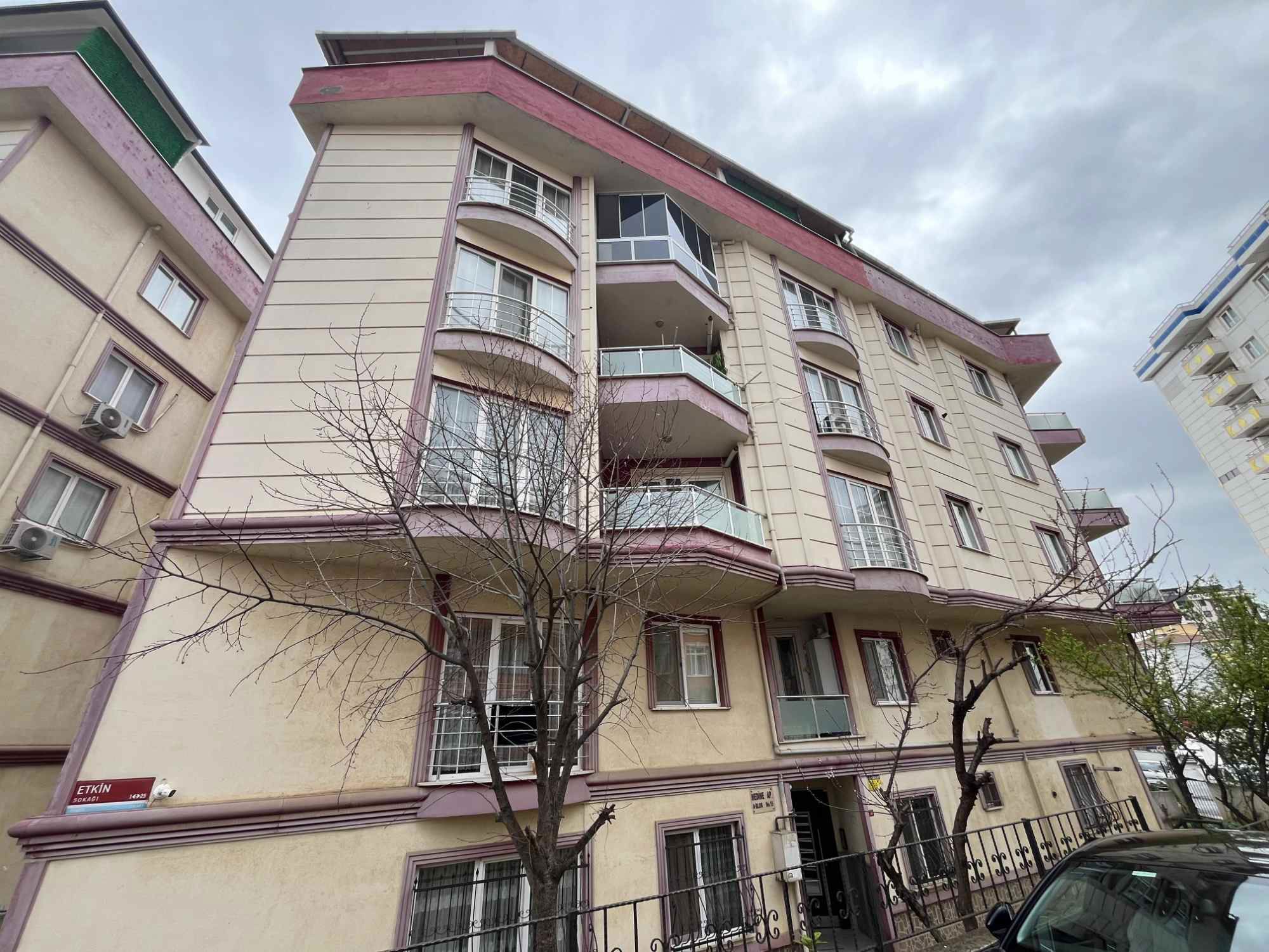 PENDİK GÜLLÜBAĞLAR’DA KÖŞE KONUM, ÇİFT GİRİŞLİ GENİŞ 4+2 FIRSAT DAİRE