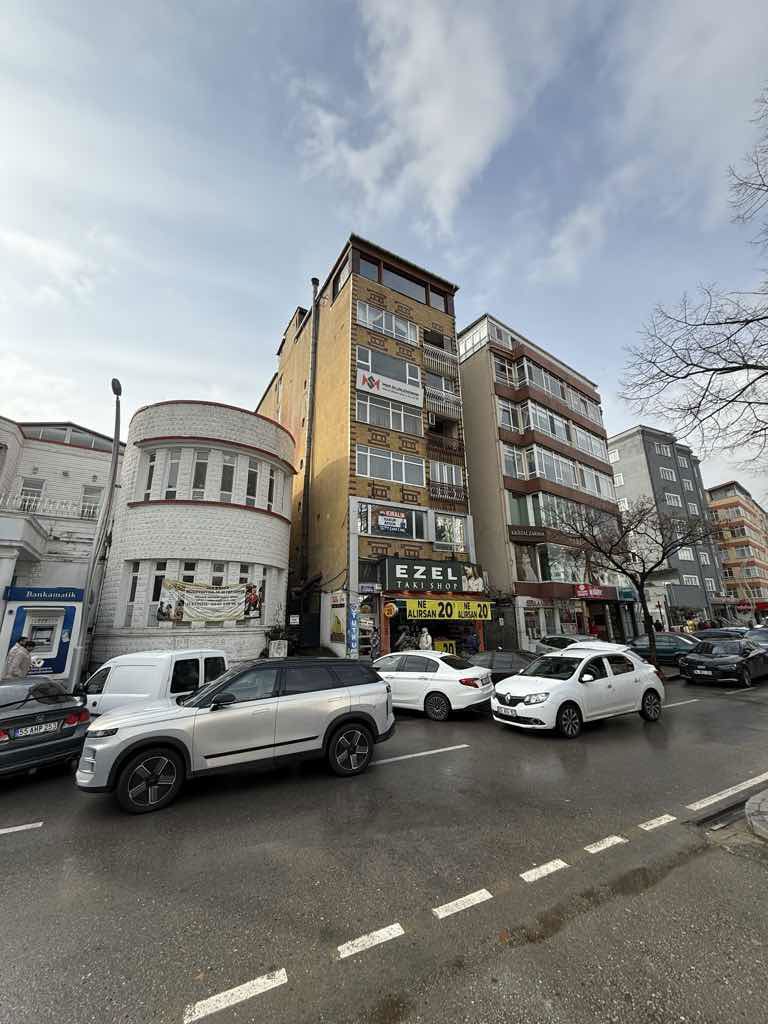 ÇİFTLİK CADDESİ CEPHELİ SATILIK DAİRE