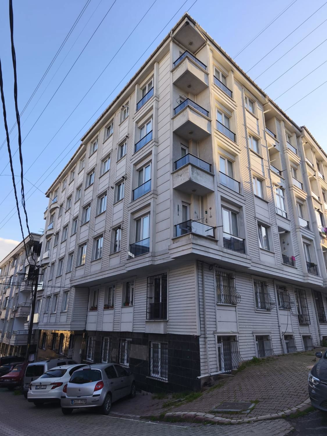 ESENYURT SAADETDERE'DE 2+1 KAPALI MUTFAK BALKONLU ASANSÖRLÜ DAİRE