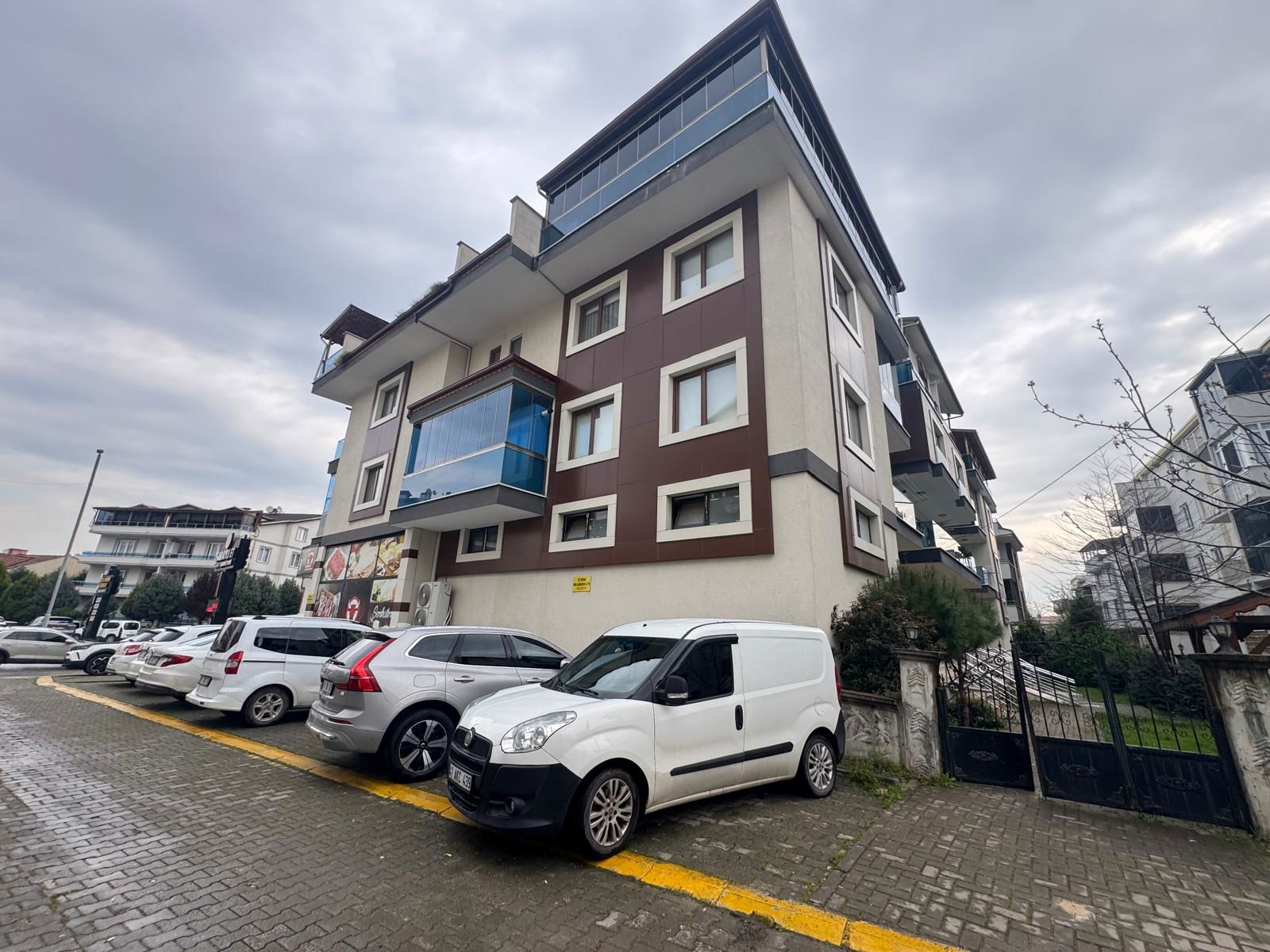 REMAX DREAM'DEN KARTEPE İSMETPAŞA CD. Sİ ÜZERİ SATILIK ARAKAT 2+1 DAİRE
