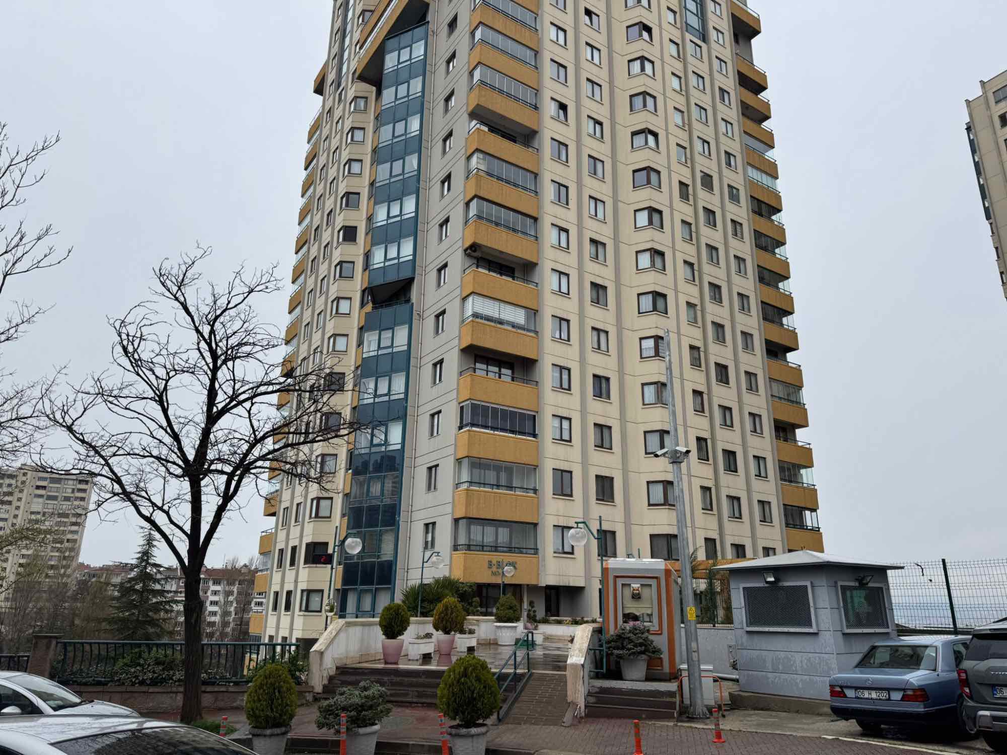 VADİ MANZARALI BALKONUYLA ÇANKAYA PARK EVLERİNDE EŞYALI KİRALIK