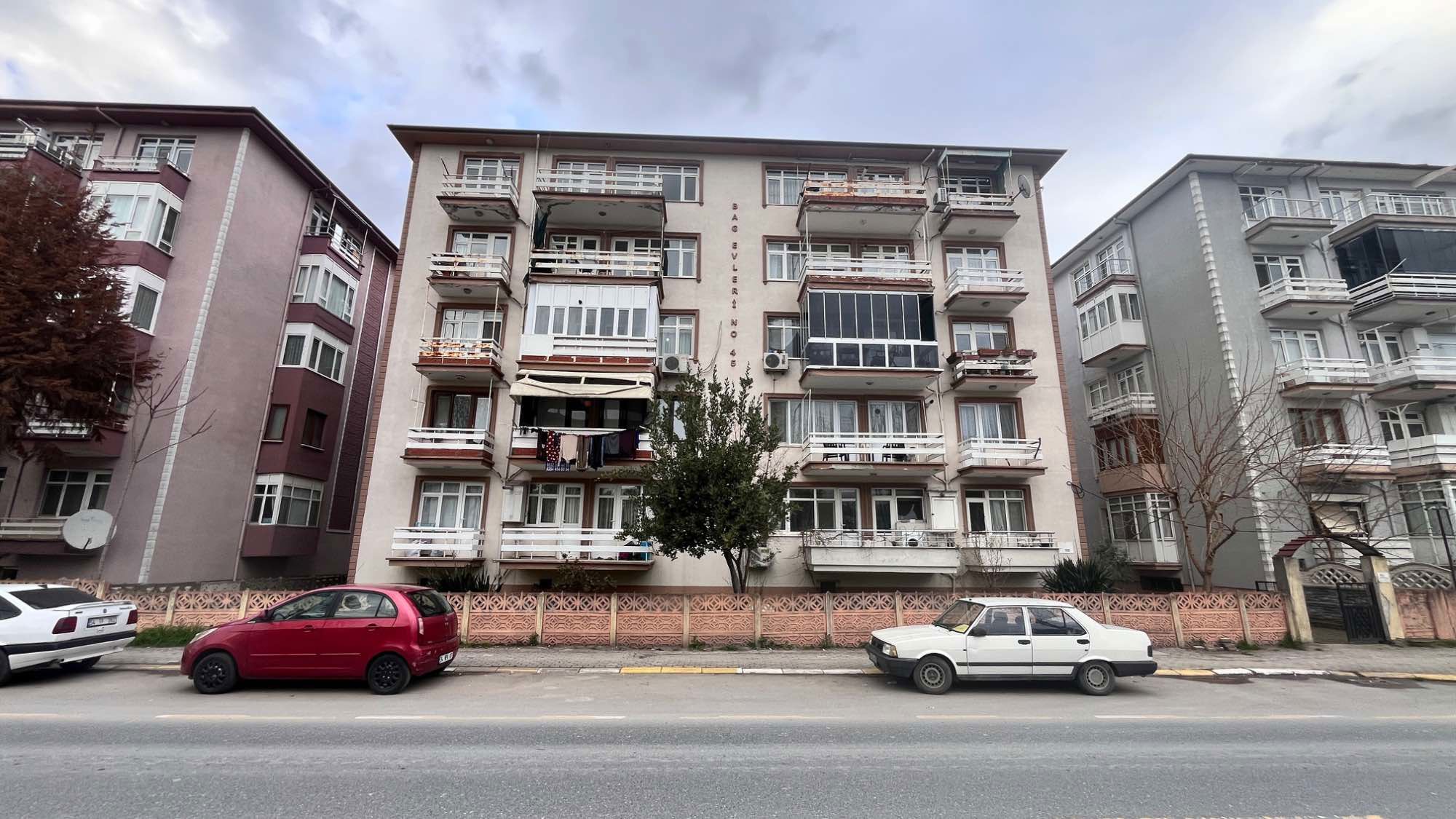 REMAX MAVİDEN MİTHAPAŞADA 3+1 3.KAT YOLA GÜNEY CEPHE DAİRE
