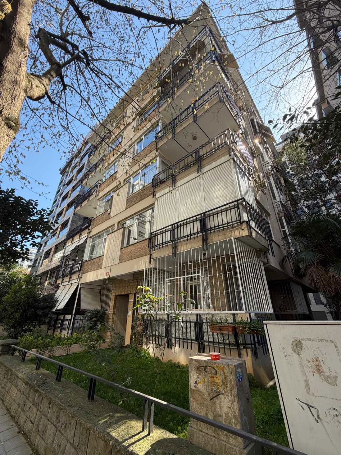 ERENKÖY ÖMER PAŞA TAŞMEKTEP SOKAKTA 3+1 KIRALIK 135 M2 DAIRE