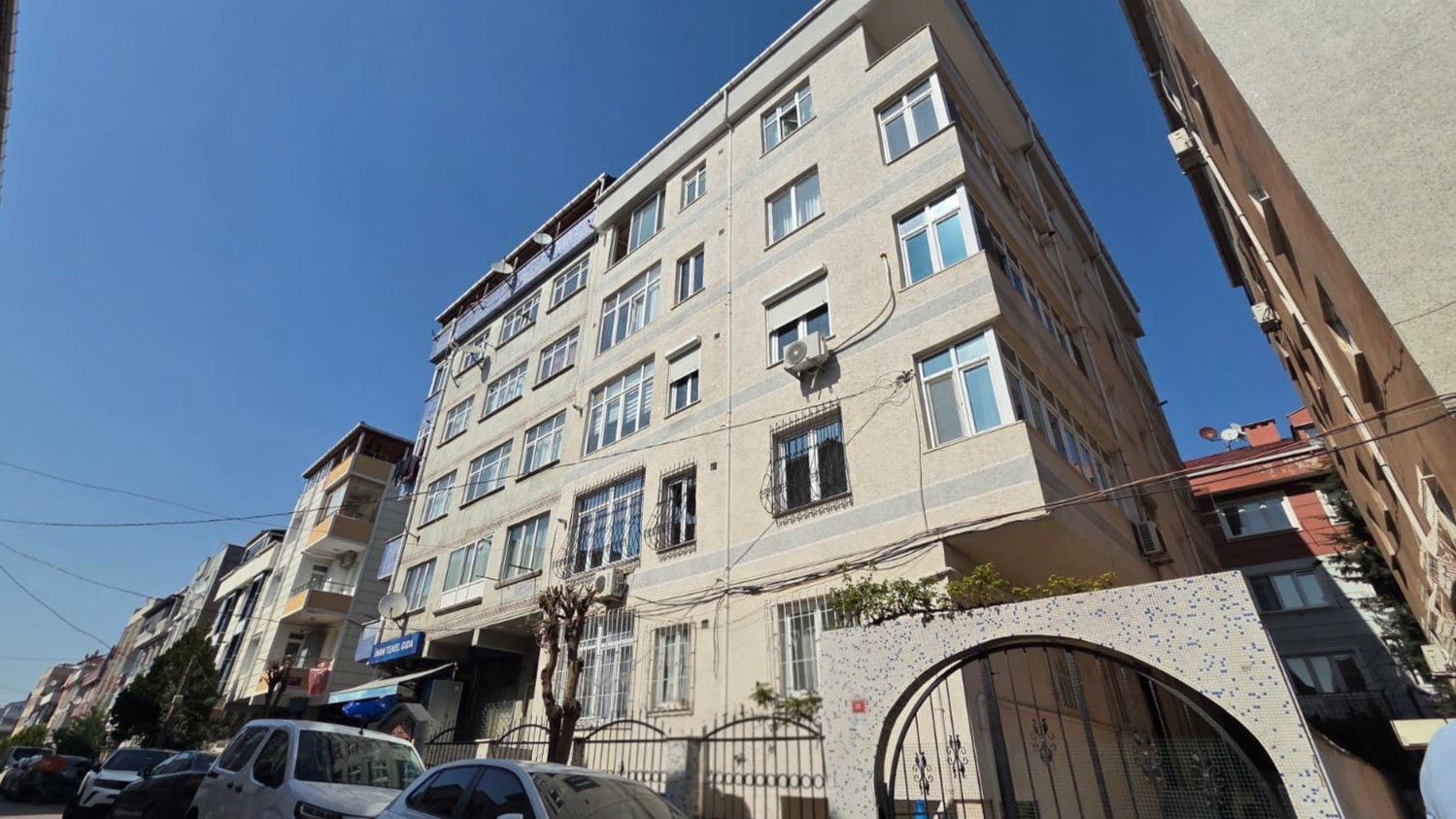 REMAX KAYA CİHANGİR MAHALLESİ ARA KAT 2+1 SATILIK DAİRE