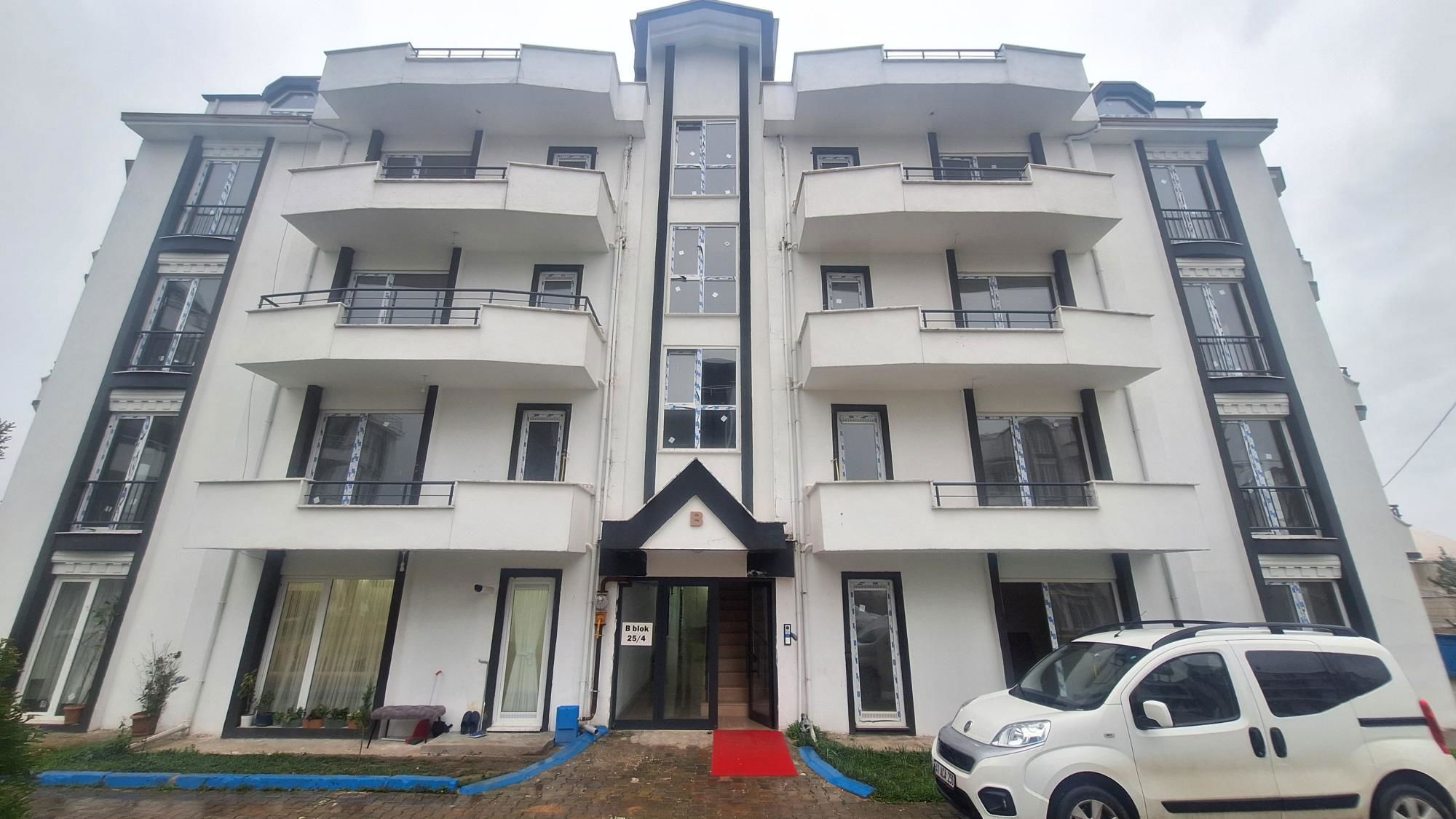 KARTEPE ARSLANBEY DE SİTE İÇERİSİ 2+1 SATILIK BAHÇE KATI