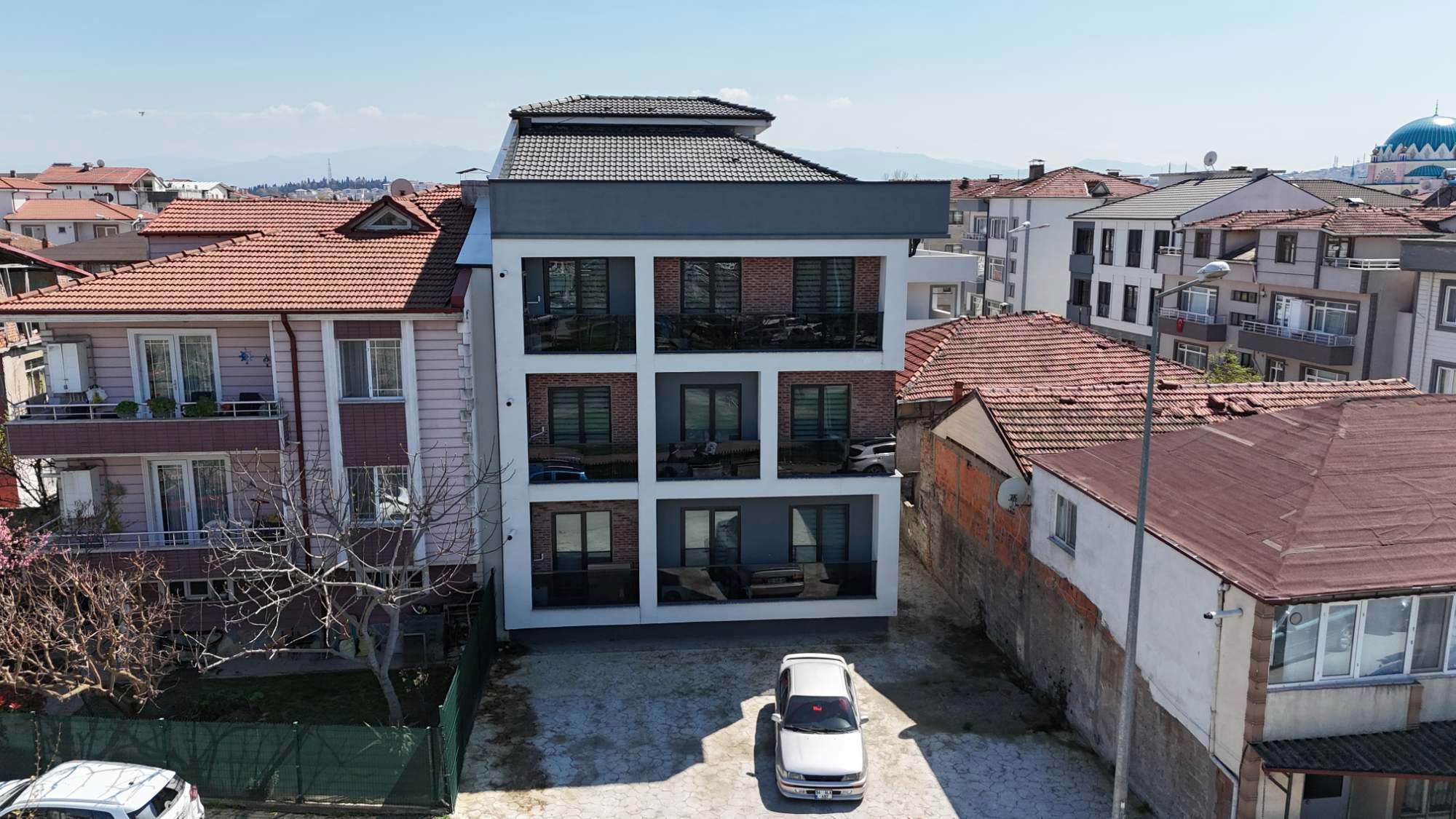 REMAX MAVİ SENEM KOÇ MİTHATPAŞA MAH.DE LÜKS 2+1 SATILIK APART