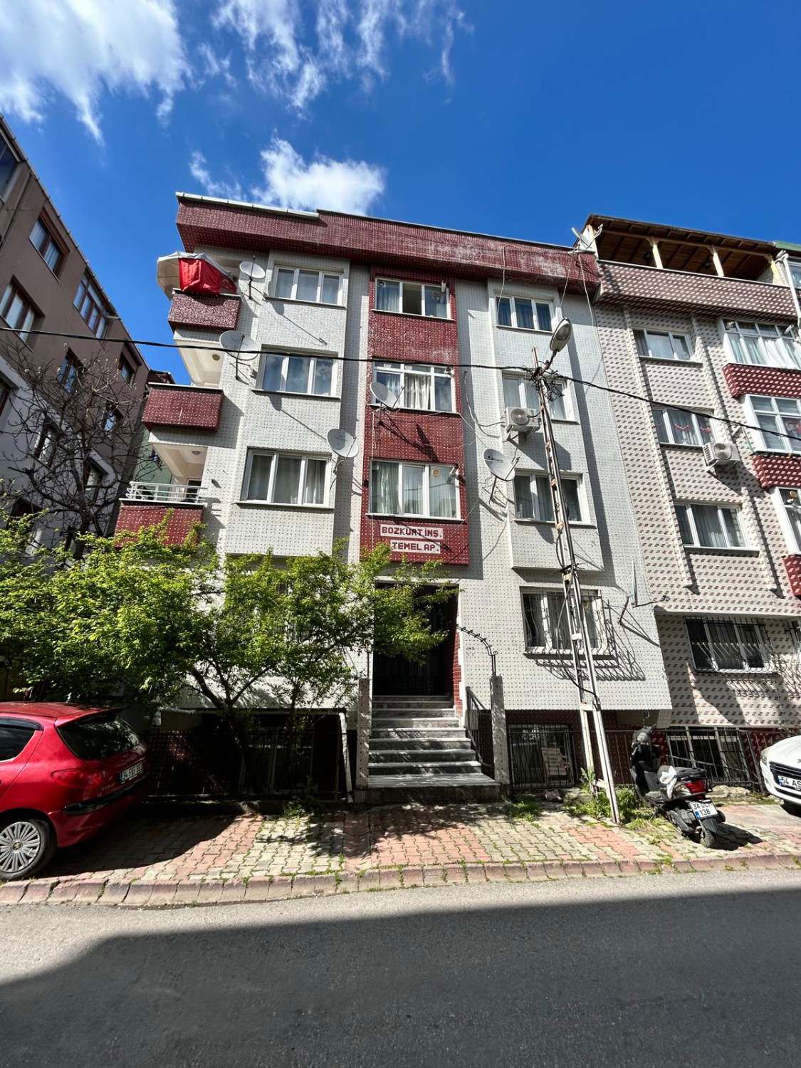 ÜMRANIYE ISTIKLAL MAH YEŞILLIKLER IÇINDE METRONUN DIBINDE 2+1 SATILIK DAIRE