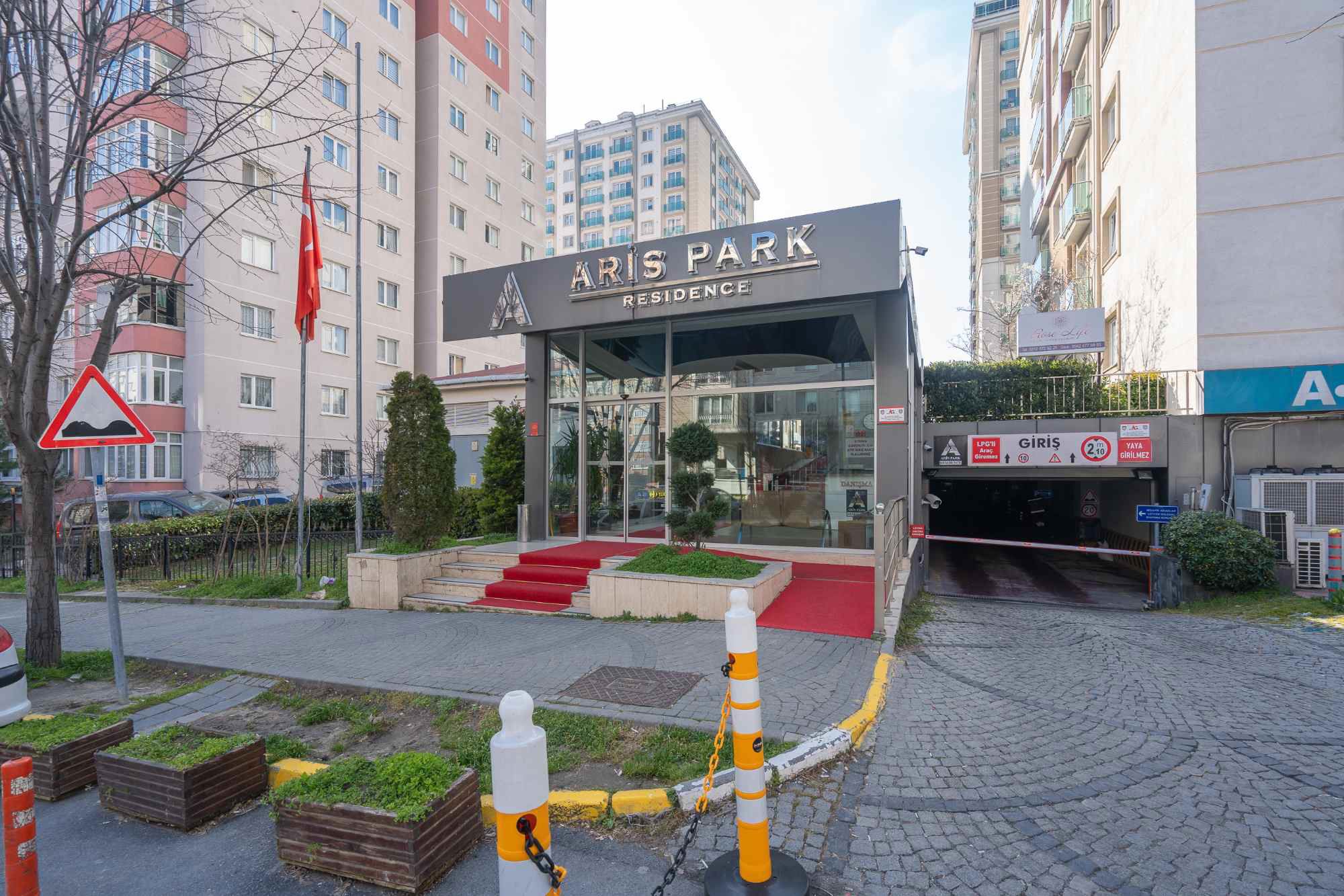 RE/MAX GELİŞİMDEN ARİS PARK SİTESİNDE 1+1 SATILIK DAİRE