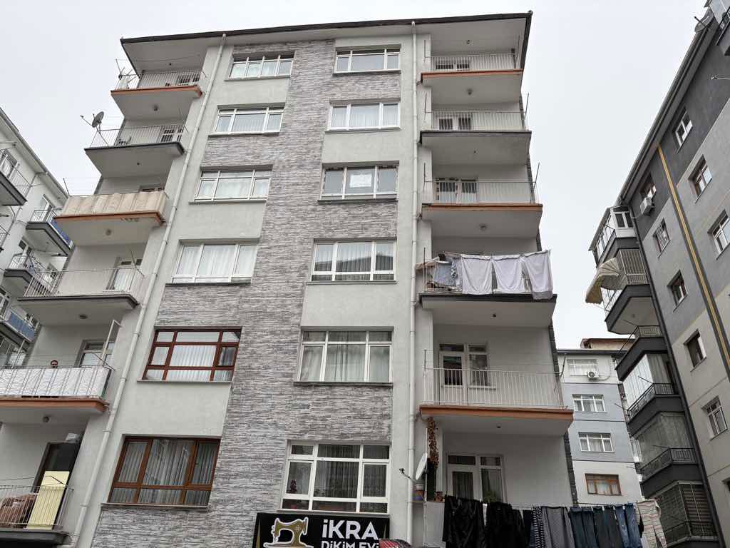 DEMETEVLERDE İÇİ YAPILI 3+1 DAİRE