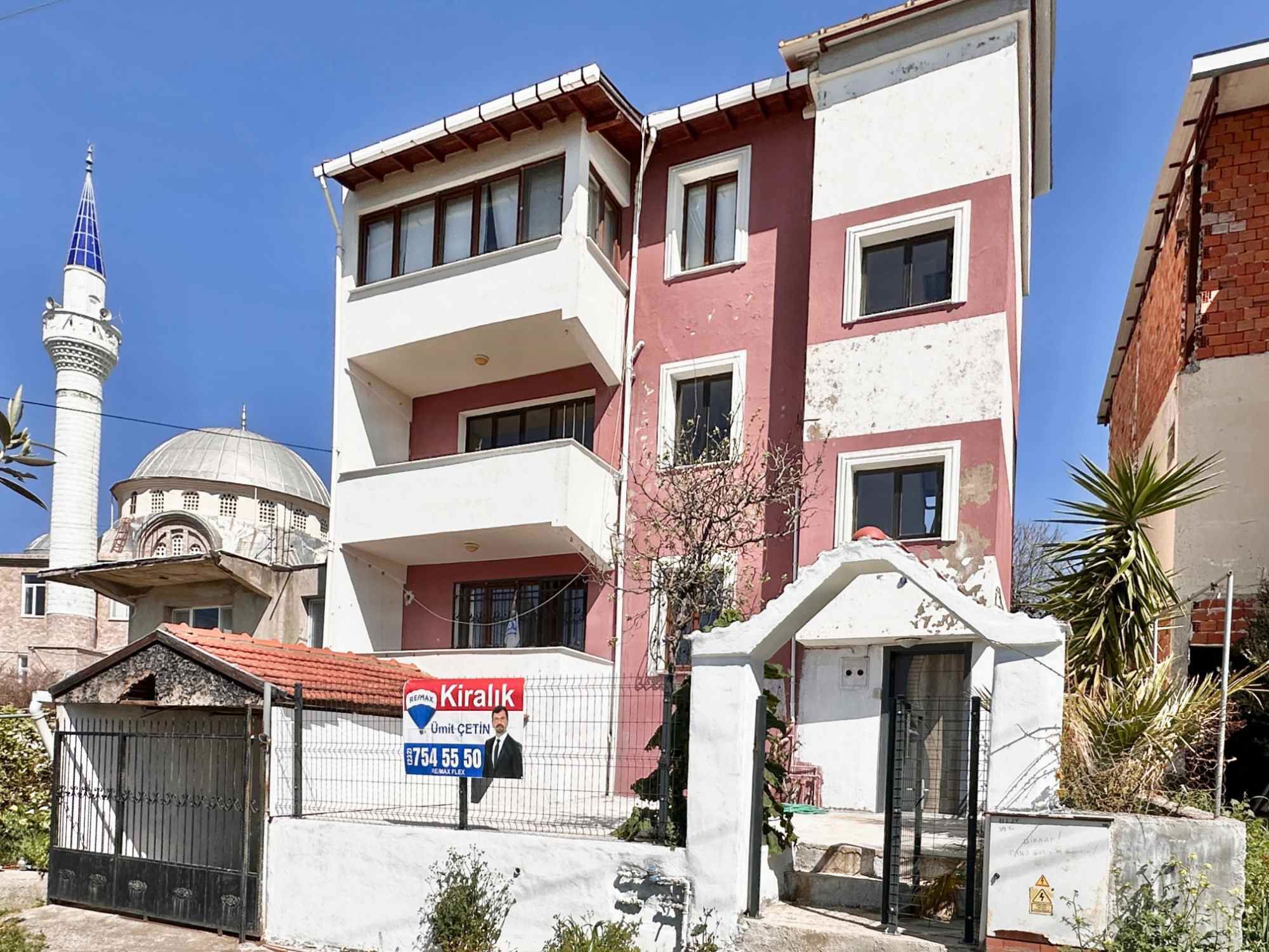 URLA İÇMELER'DE DENİZ MANZARALI VE DENİZE 500M 2+1 DAİRE
