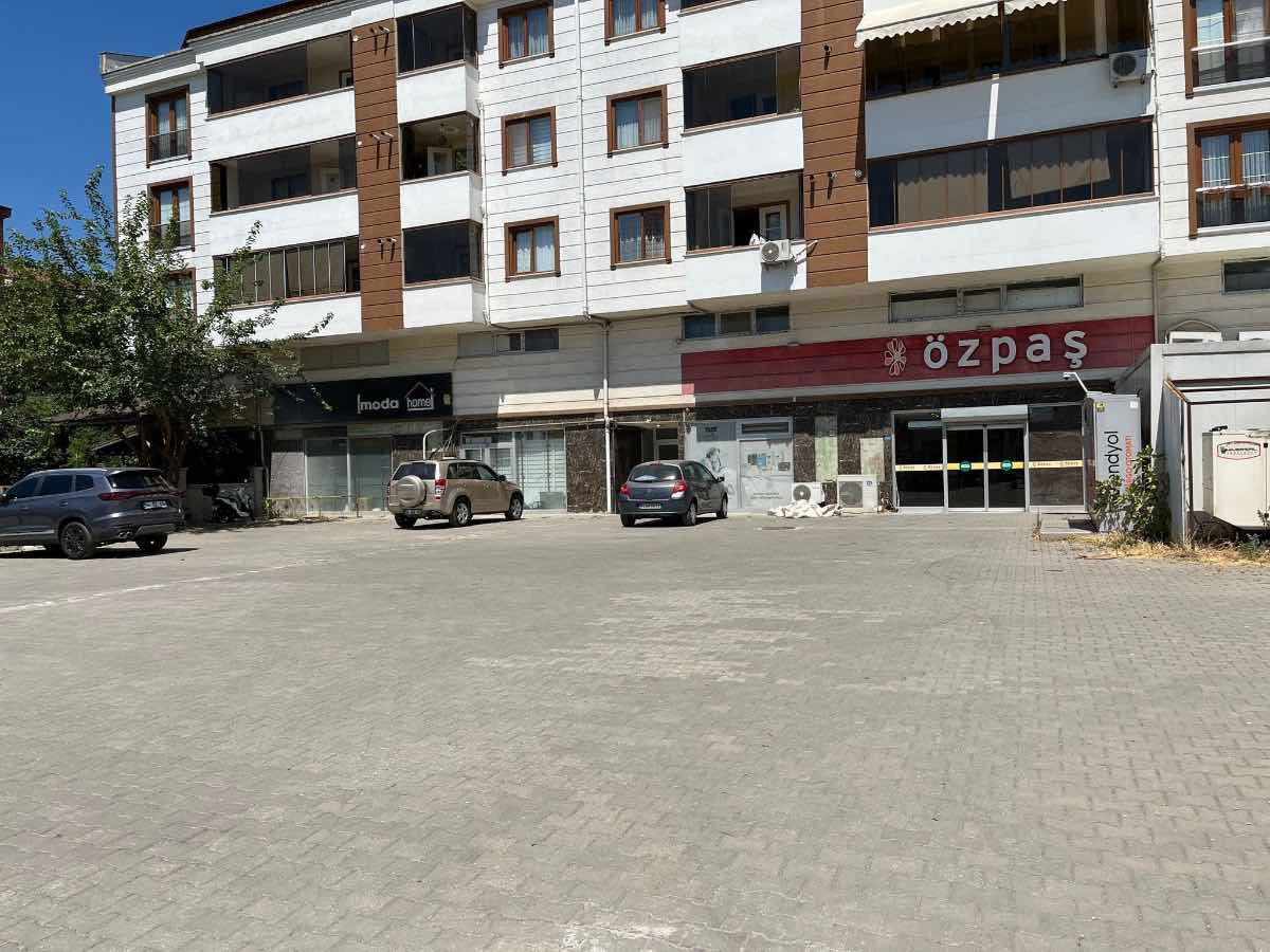 ÖZPAŞ MARKET ÜZERI ANA CADDEDE 5+1, 230 M² SATILIK DUBLEKS