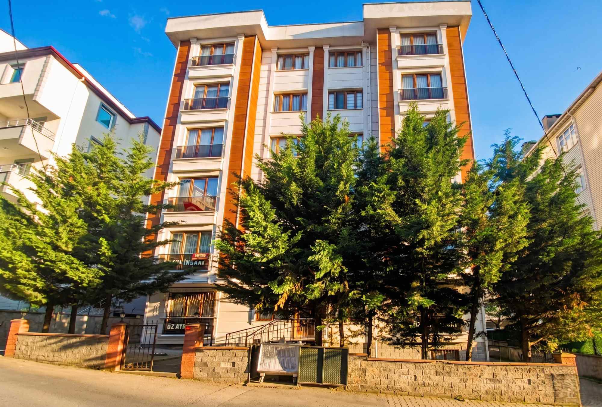 ADNAN KAHVECİ METROSUNA YÜRÜME MESAFESİNDE GENÇ BİNADA SATILIK 3+1