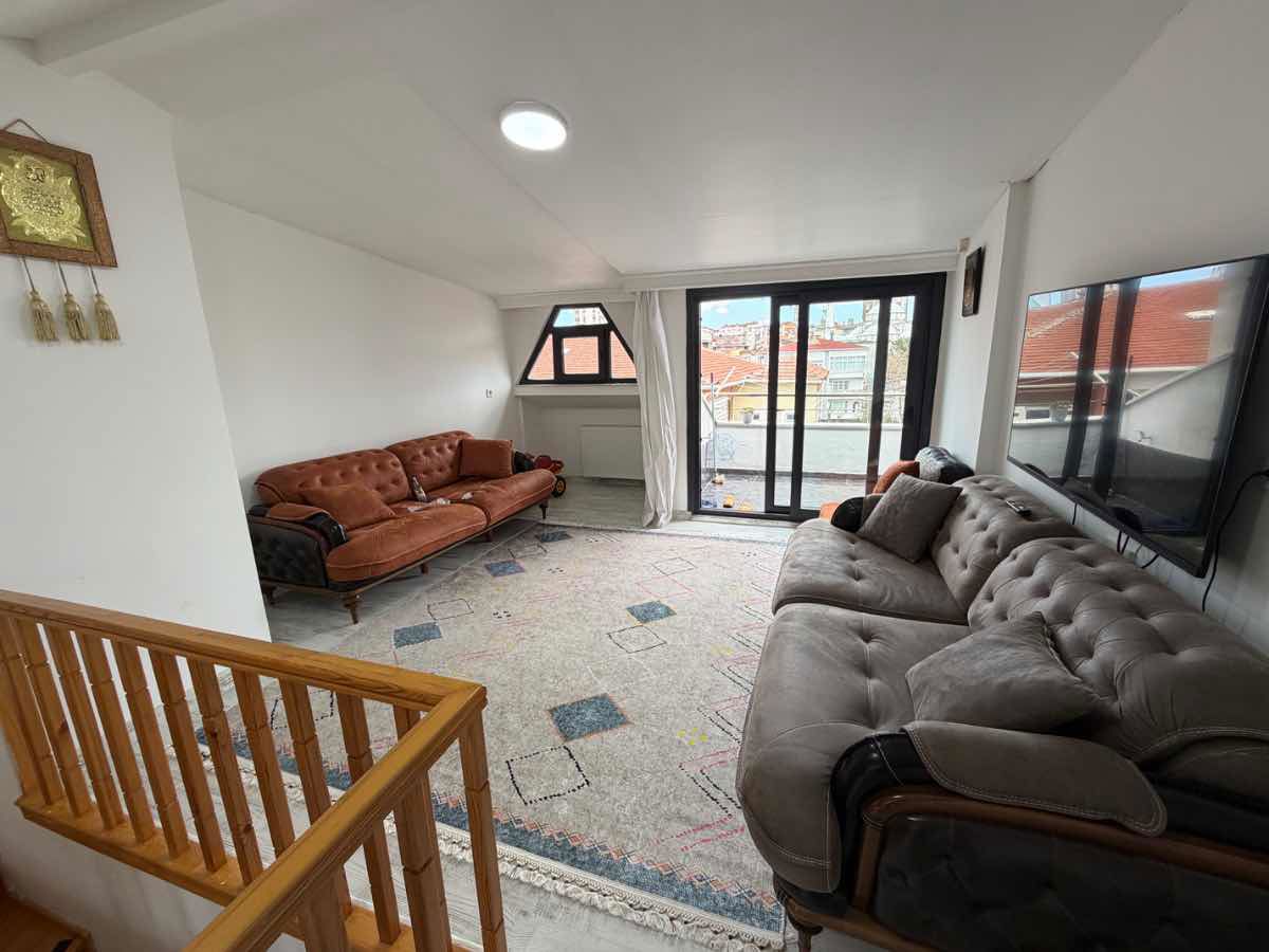 REMAXTAN ÜST KATI YÜKSEK TAVANLI, KULLANIŞLI FERAH DUBLEKS DAİRE