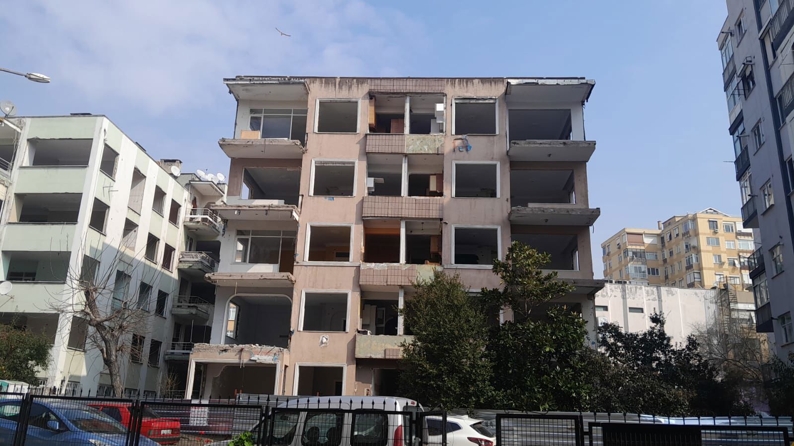 KARTAL | BAŞAK MARMARAY İSTASYONU YAKININDA 42 M ARSA PAYLI