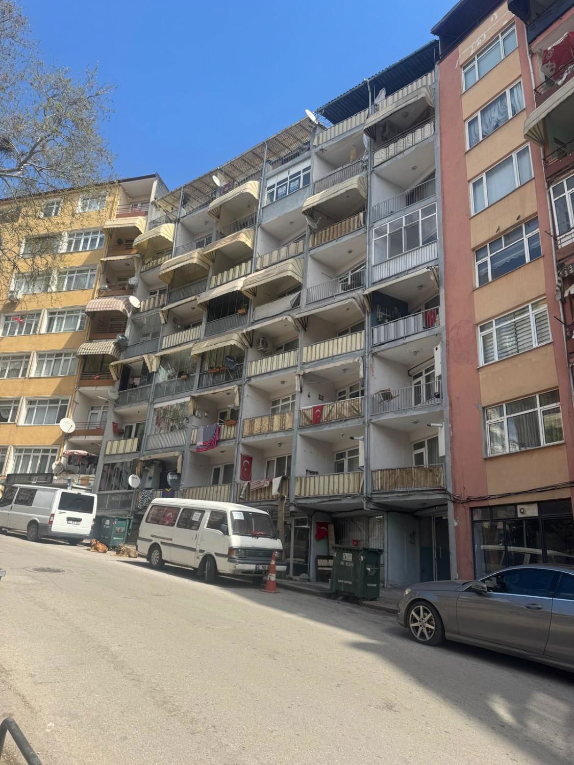 REMAX DREAM'DEN İZMİT MERKEZ'DE SATILIK 2+1 FIRSAT DAİRE