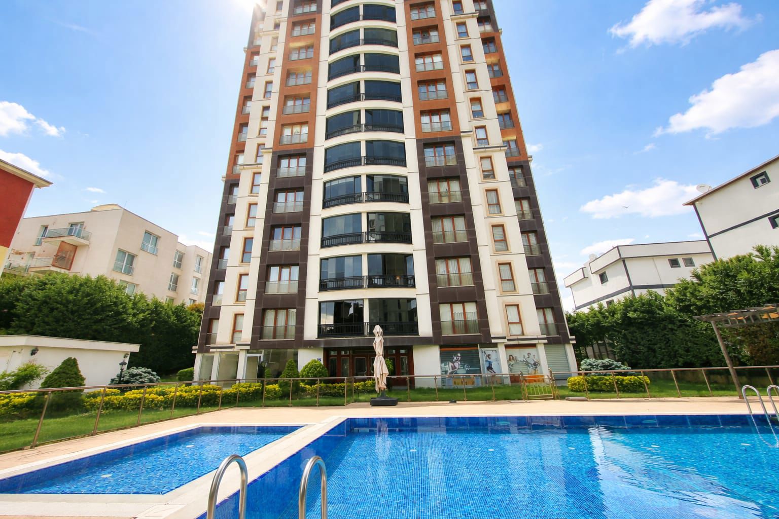 TUZLA AYDINLI KULANIŞLI TEMIZ 3+1  KIRALIK- HAVUZ+K.OTOPARK+GÜVENLİK