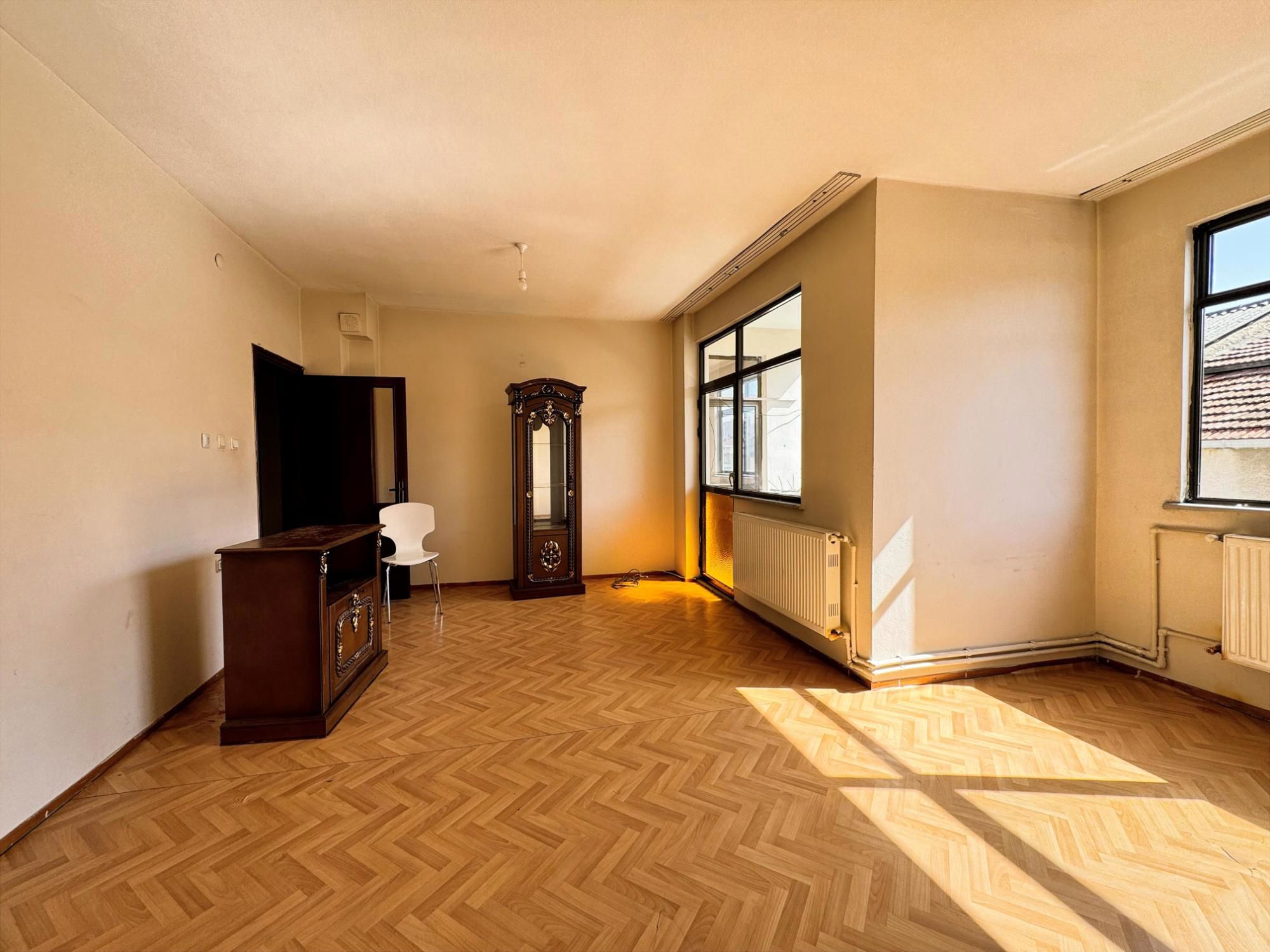 IÇERENKÖY MERKEZI KONUM - AİLE APARTMANINDA KIRALIK 3+1 DAIRE