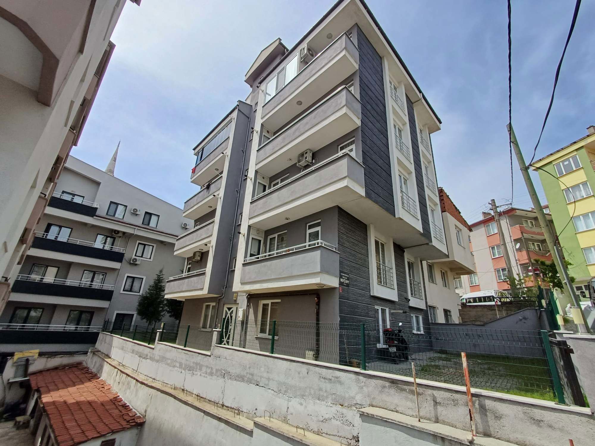 REMAX YAZ'DAN NEF ARKASI  TAM EŞYALI 2+1  KİRALIK DAİRE