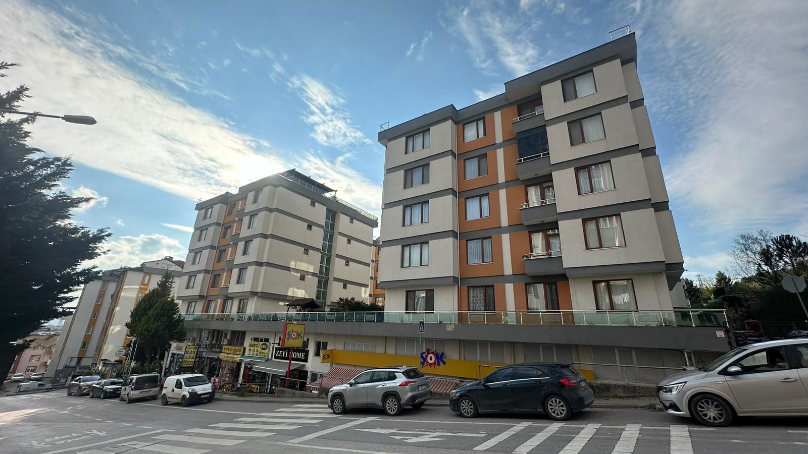 REMAX ALİKAHYA CUMHURİYET MAH SİTE İÇİ 3+1 SATILIK DAİRE
