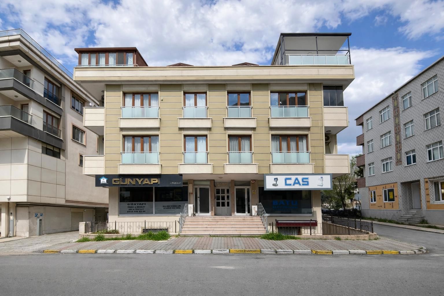 ATAŞEHIR ÖRNEK MAHALLESINDE GENIŞ KULLANIMLI 4+2 DUBLEKS DAIRE