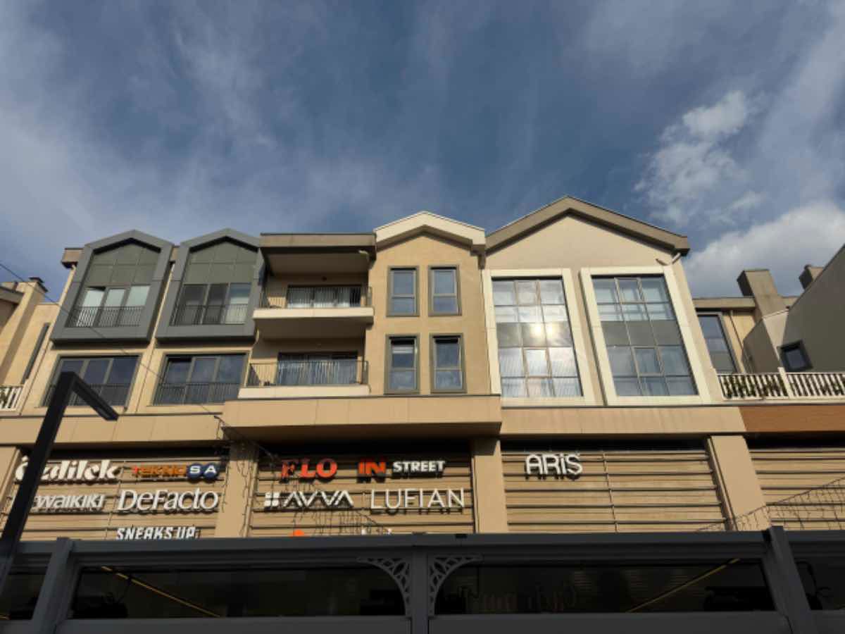 REMAX HÜR HEDIYE KÜÇÜK'TEN CADDE 54'TE EŞYALI KIRALIK